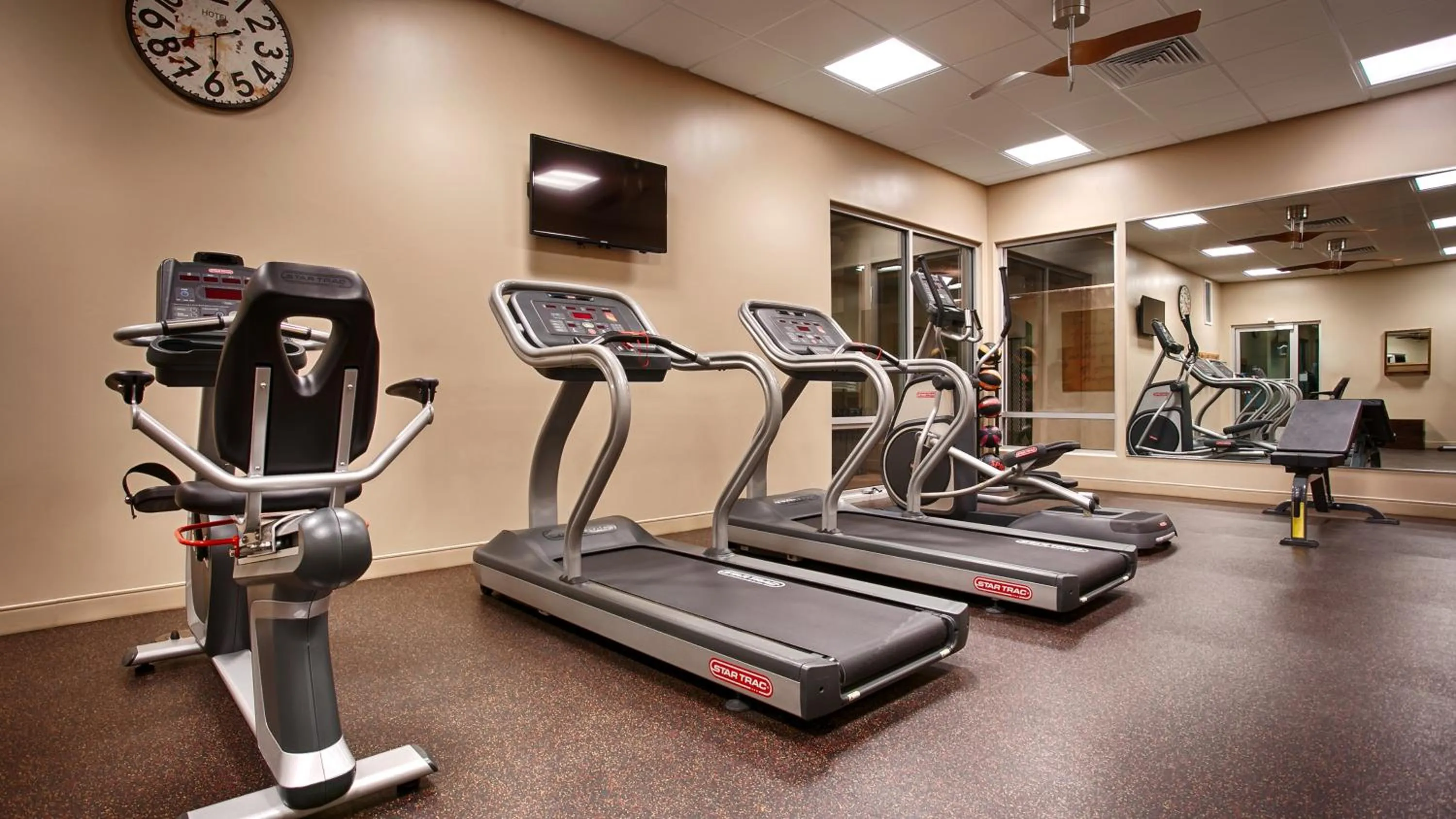Fitness centre/facilities in Best Western Plus Black Oak