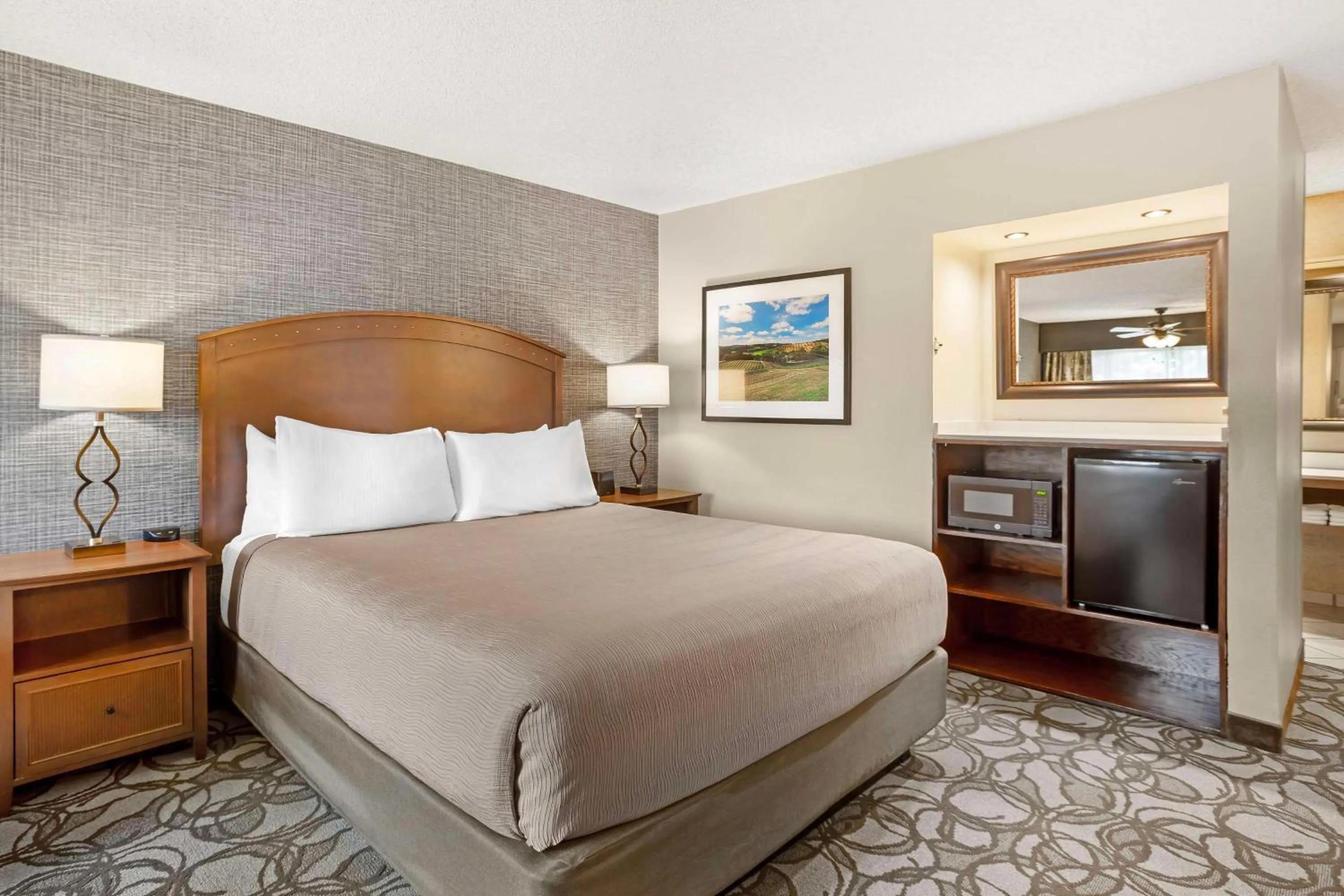 Bedroom, Bed in Best Western Plus Black Oak