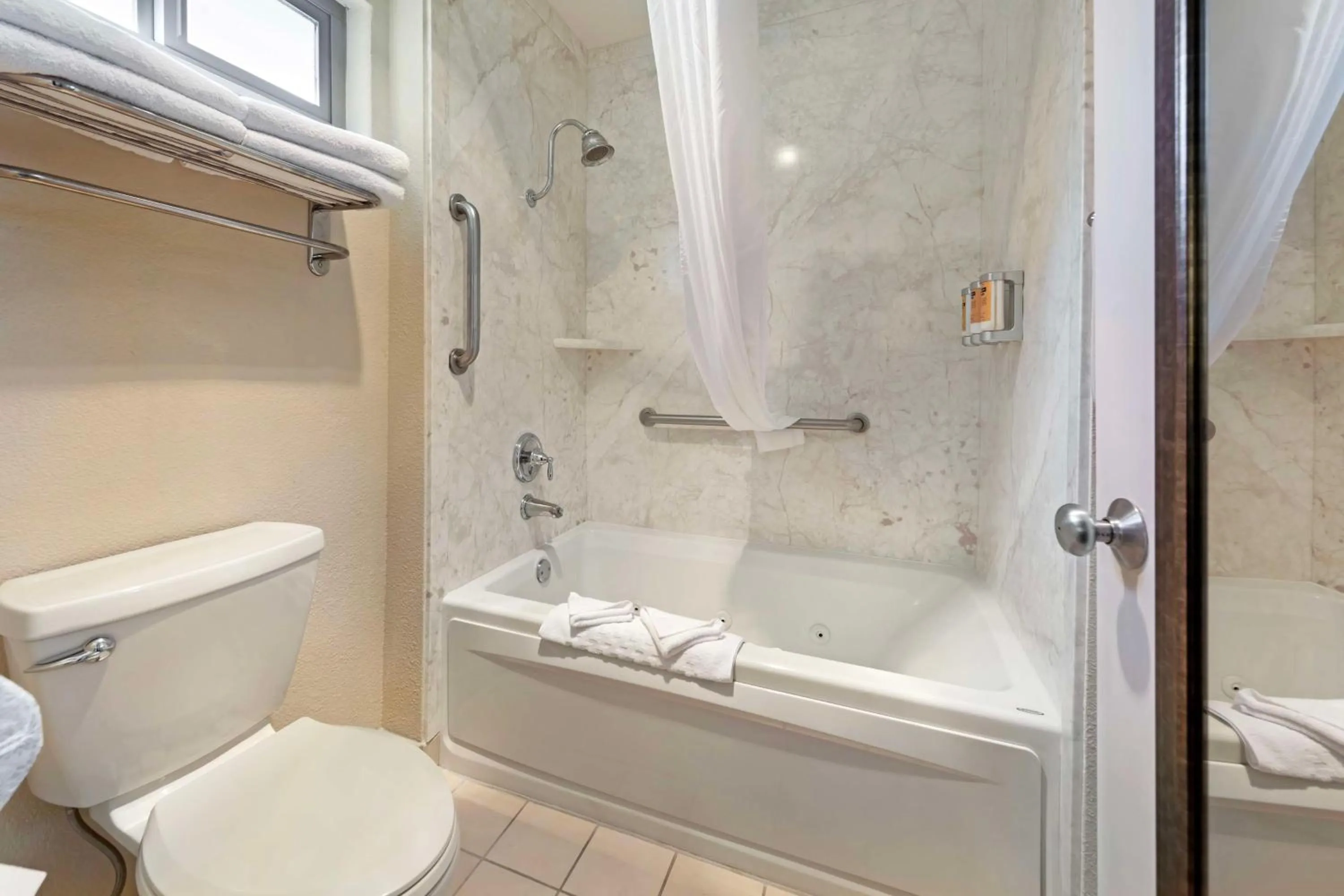 Bathroom in Best Western Plus Black Oak