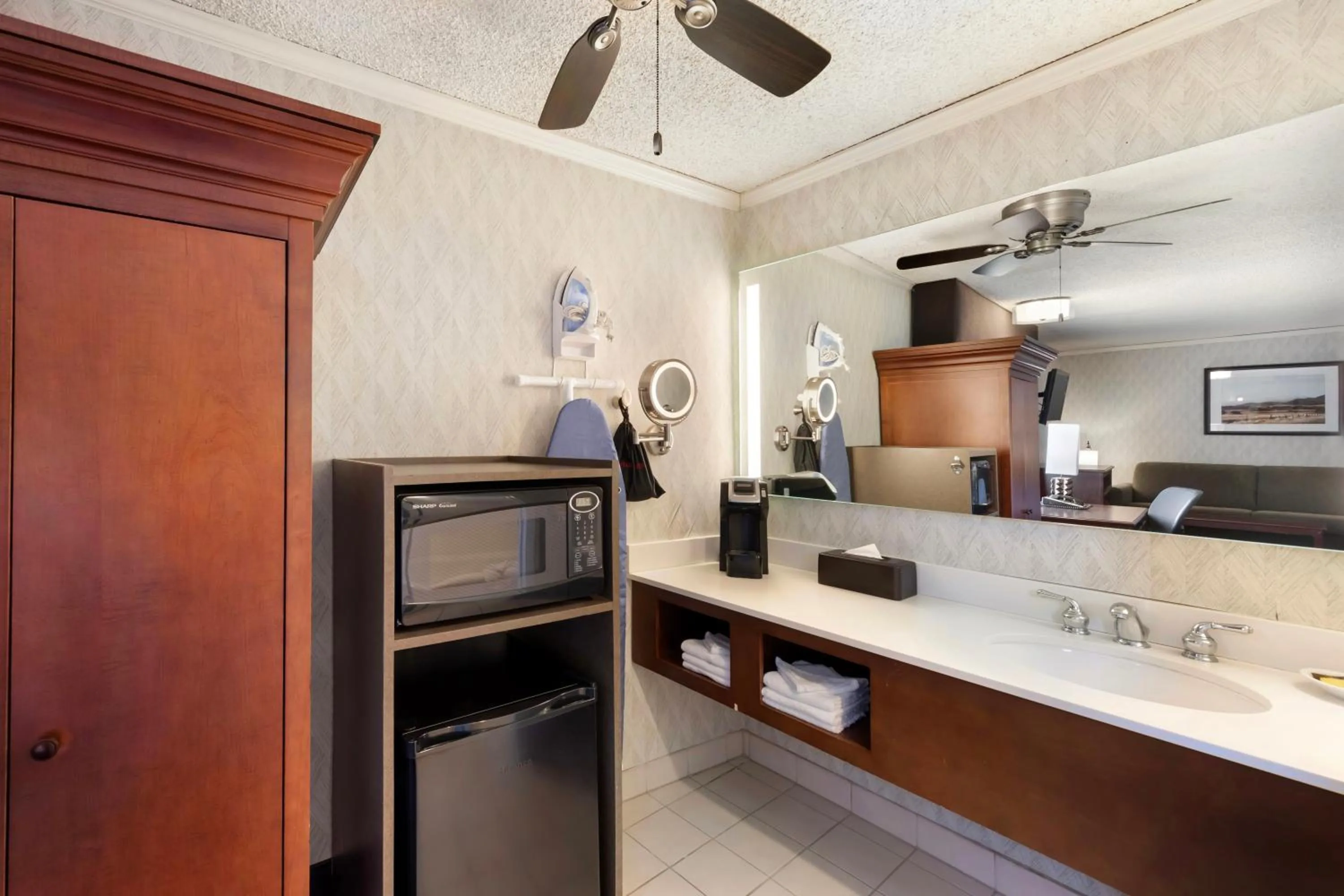 Bathroom in Best Western Plus Black Oak