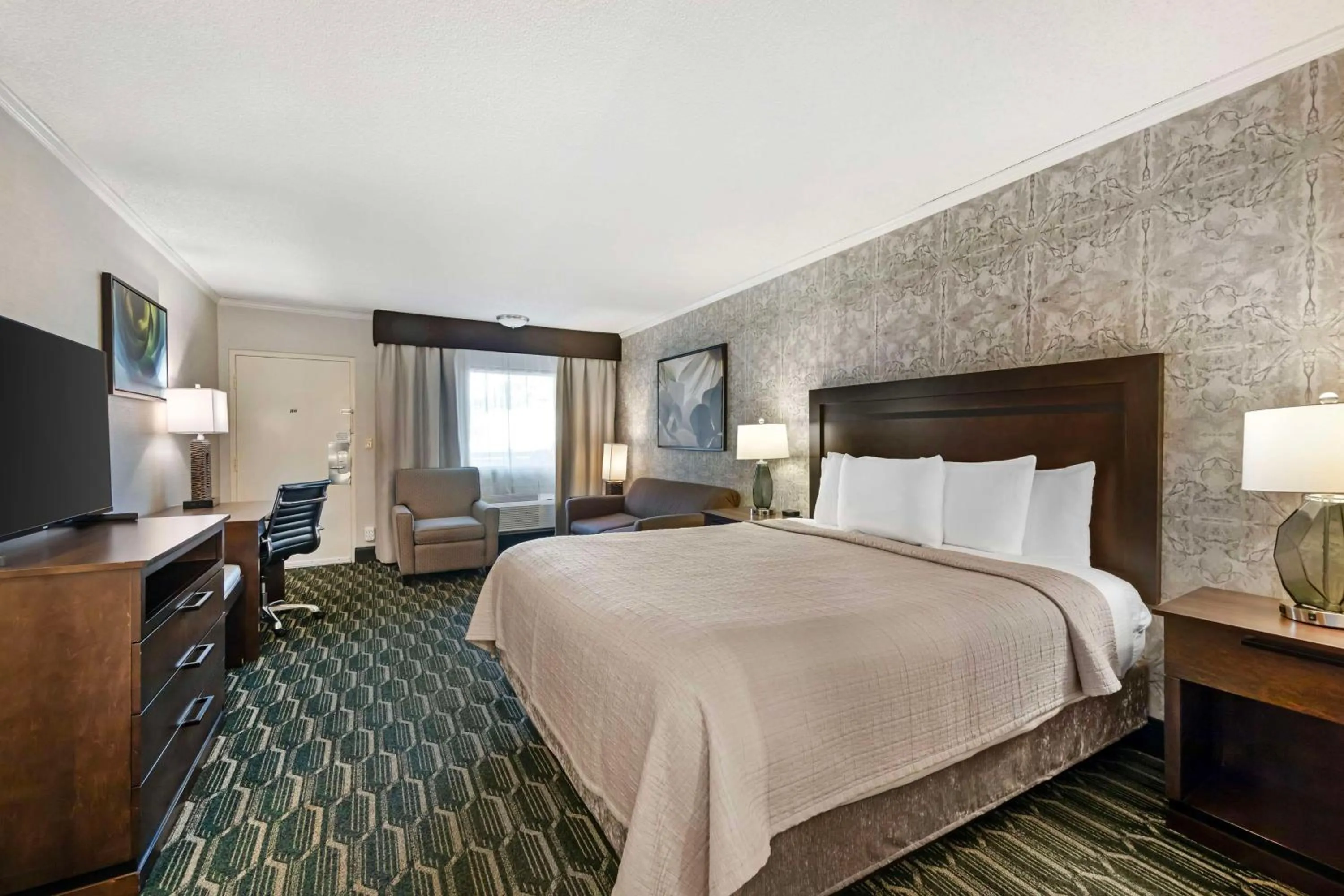 Bedroom, Bed in Best Western Plus Black Oak