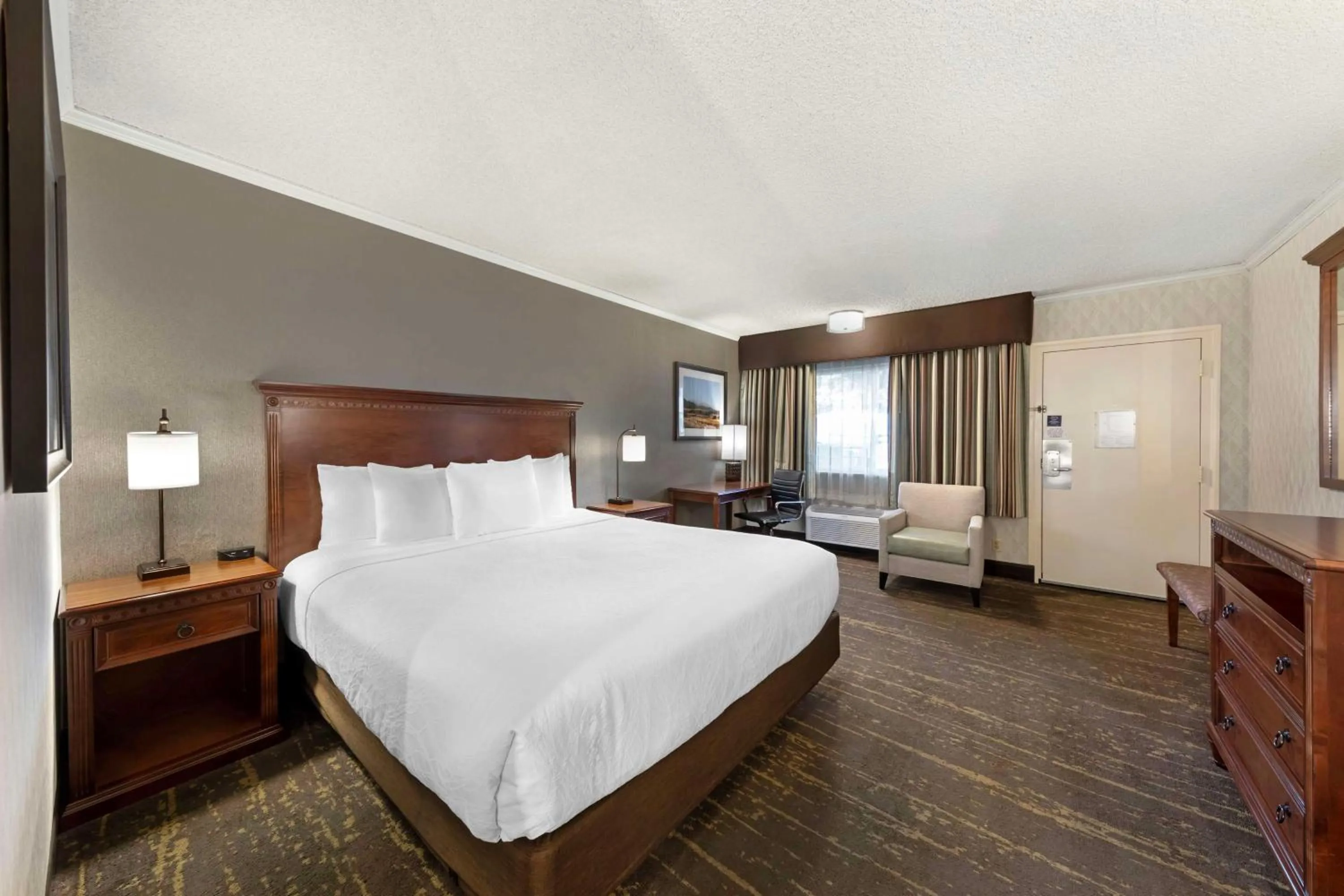 Bedroom, Bed in Best Western Plus Black Oak