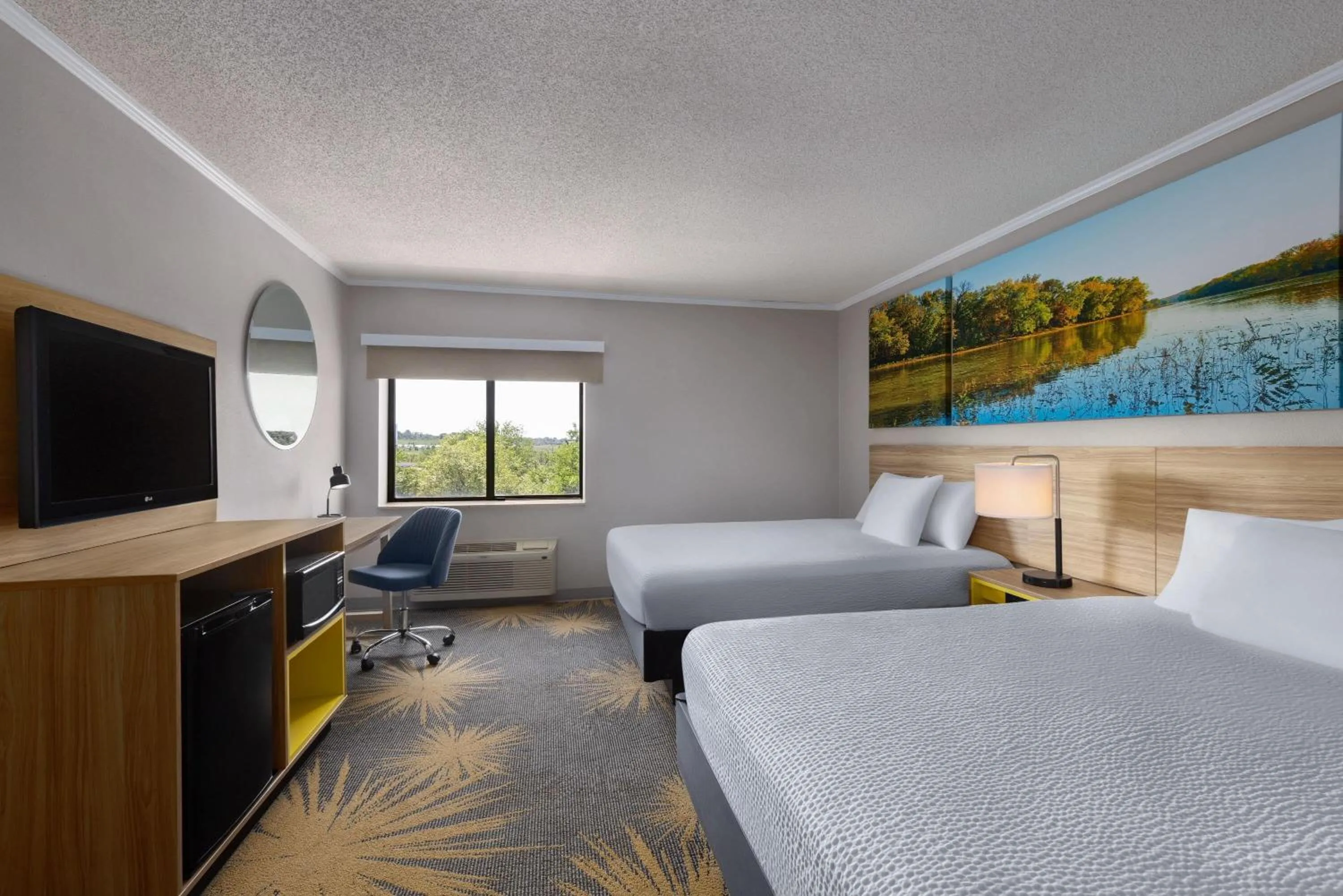 Photo of the whole room, Bed in Days Inn & Suites by Wyndham Kansas City - CHIEFS Stadium