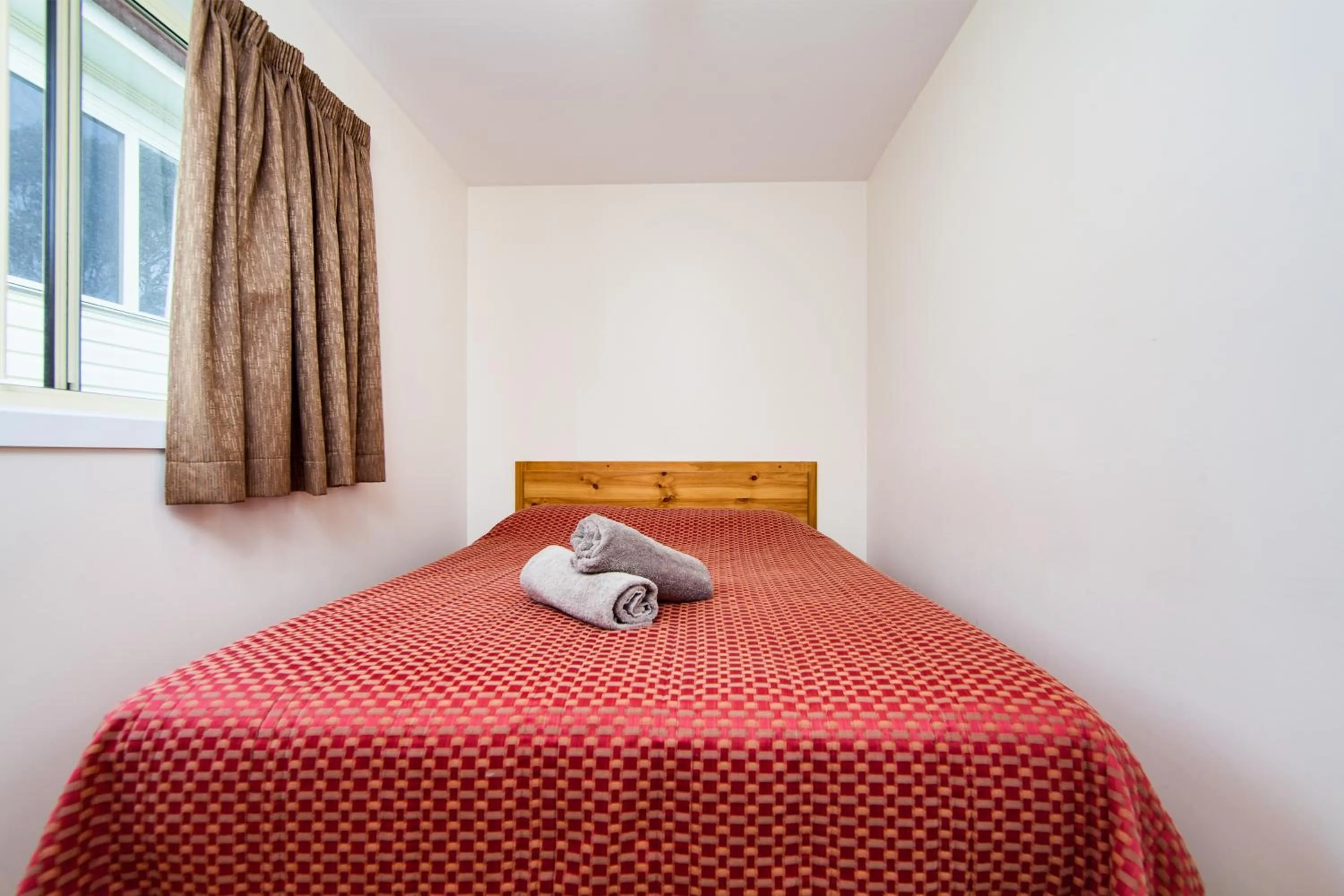 Bedroom, Bed in Wintersun Gardens Motel