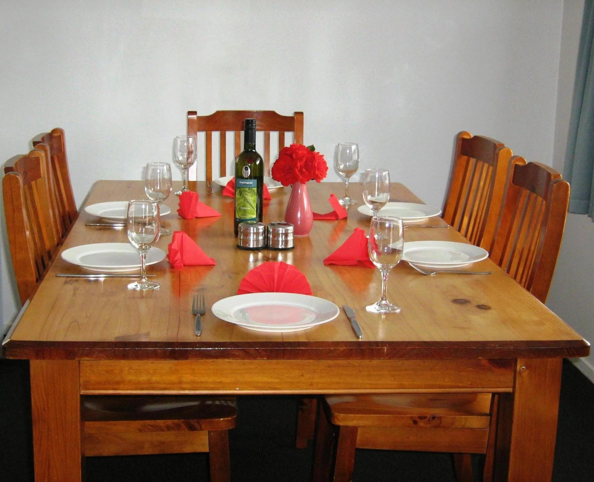 Dining area in Rose Court Motel