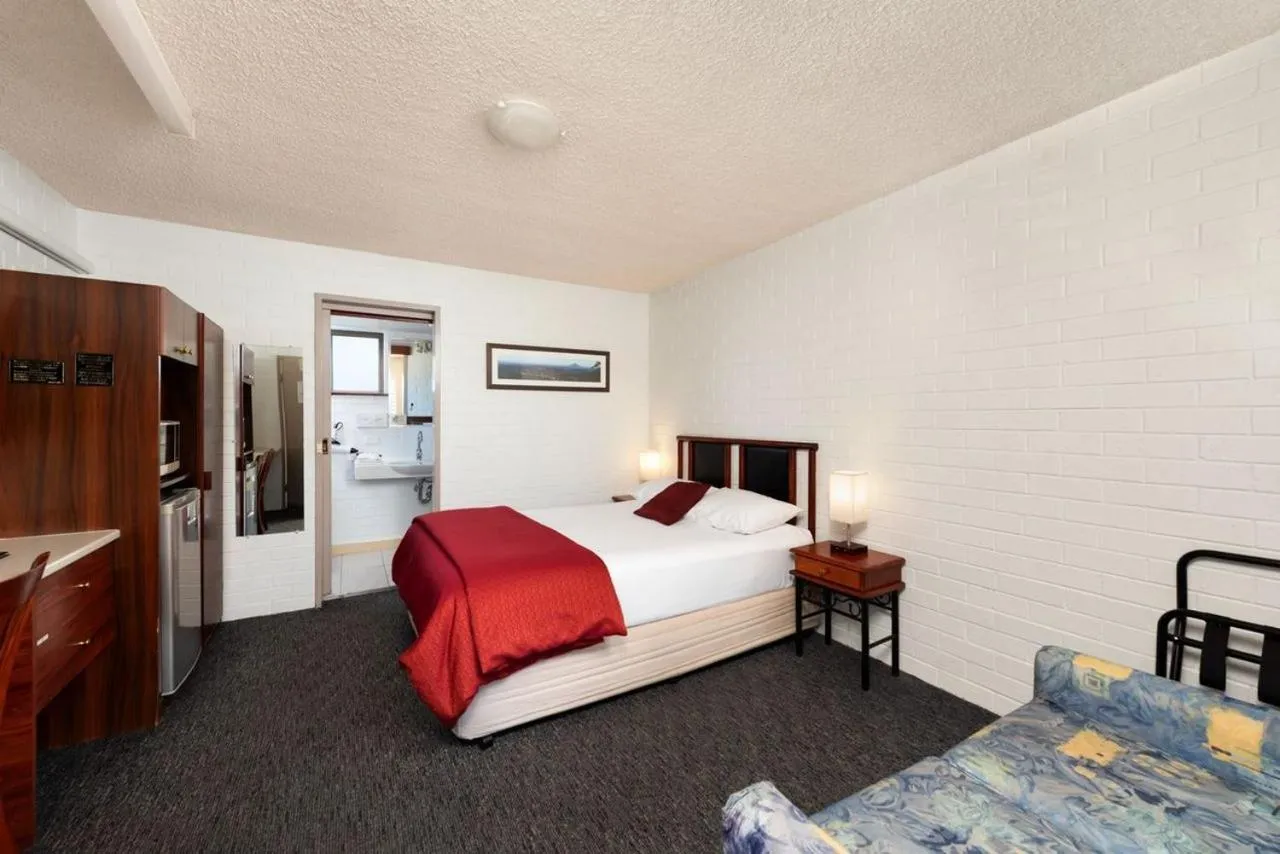 Bedroom, Bed in Pigeon House Motor Inn