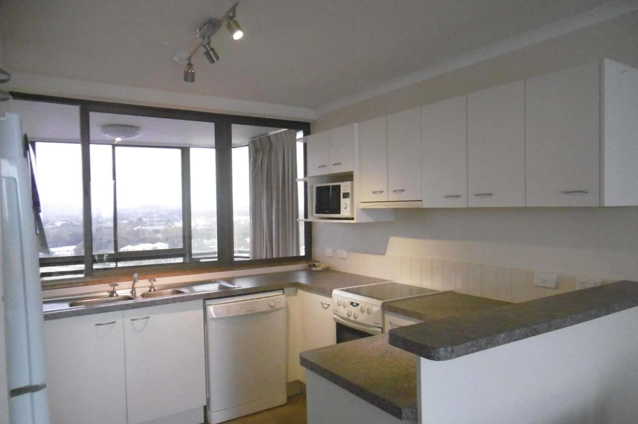 Kitchen or kitchenette in Trafalgar Towers