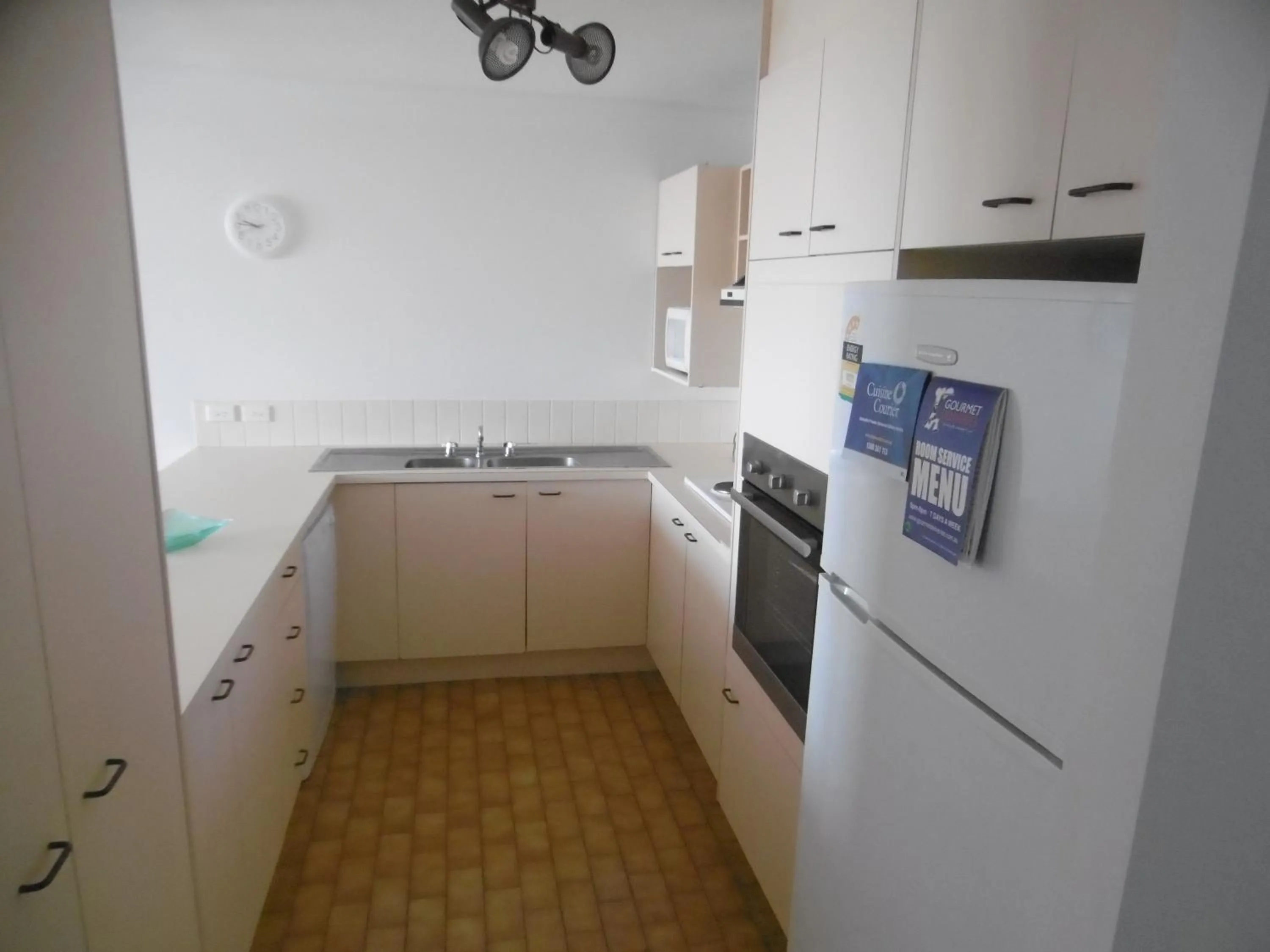 Kitchen or kitchenette in Trafalgar Towers