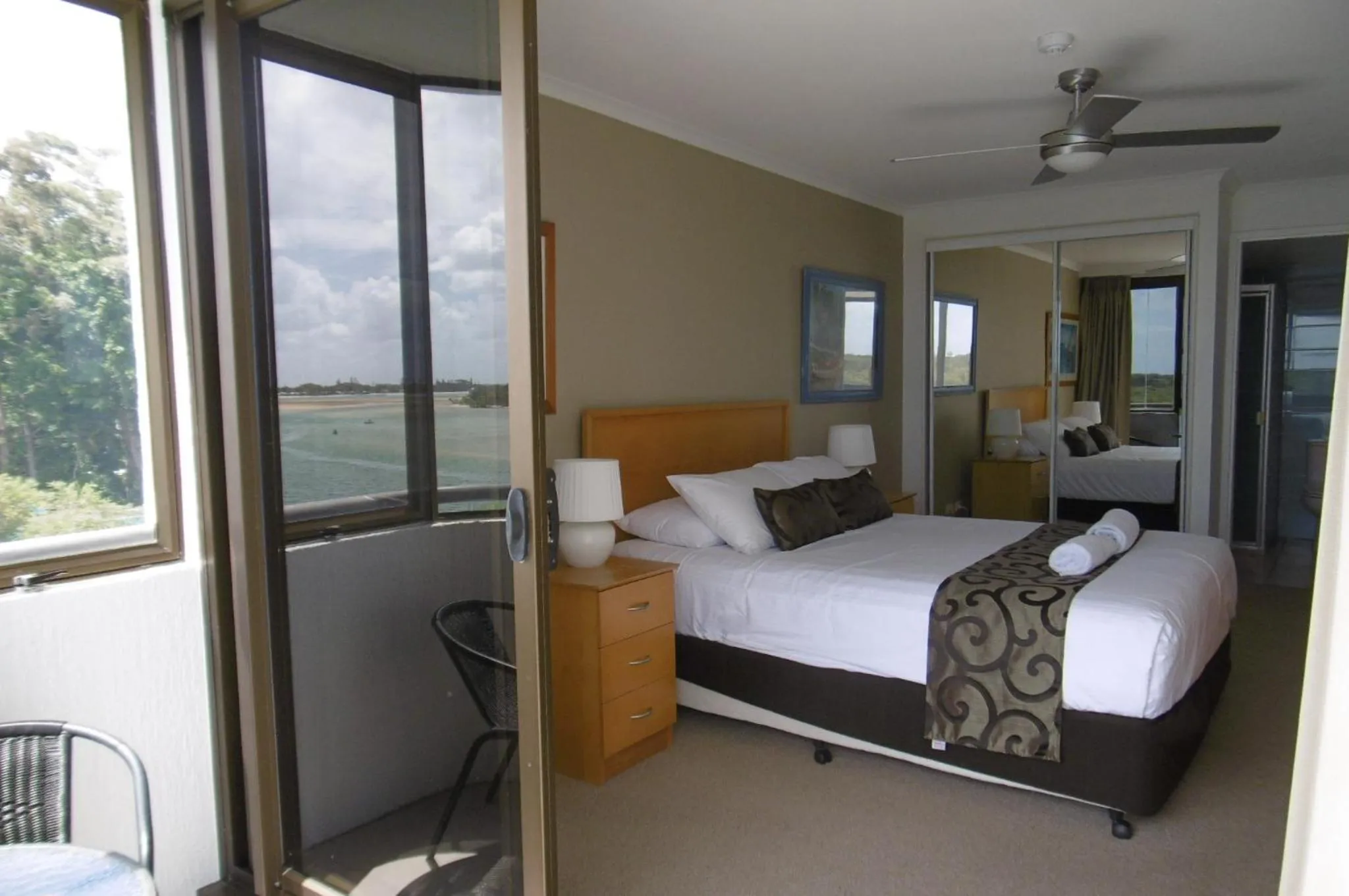 Bed in Trafalgar Towers