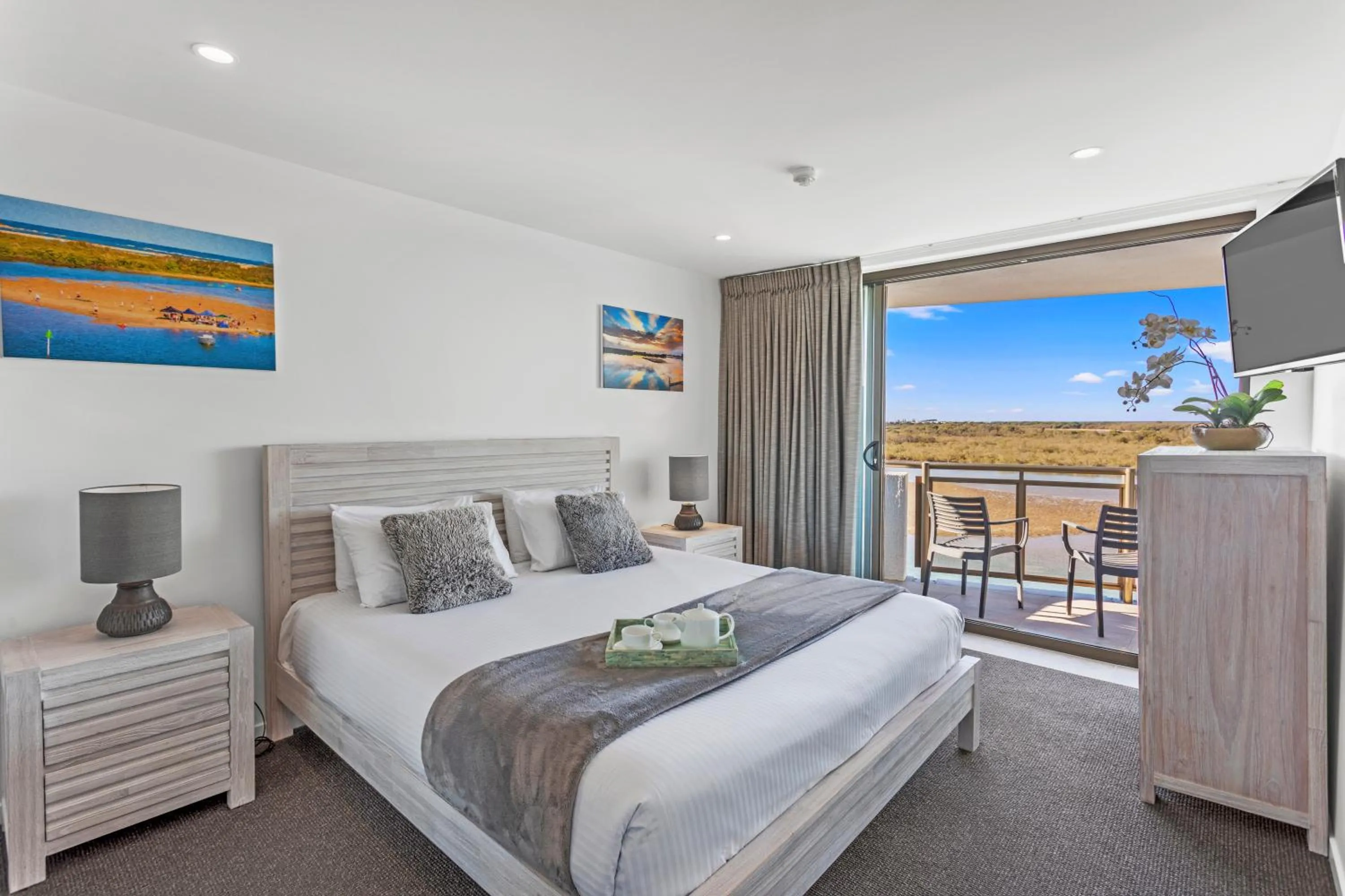 Bed in Trafalgar Towers