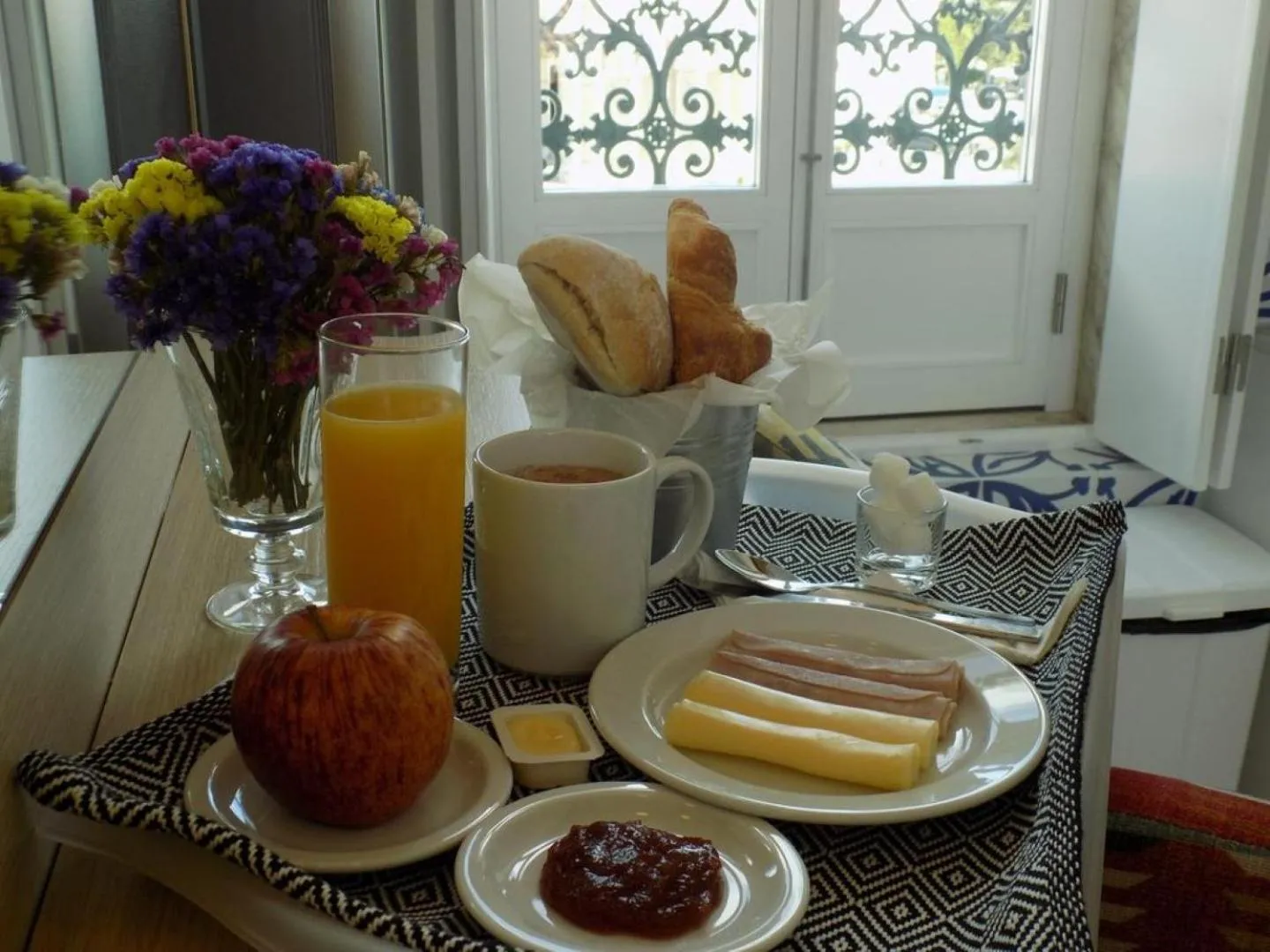 Continental breakfast in Heaven Inn Suites & Terrace