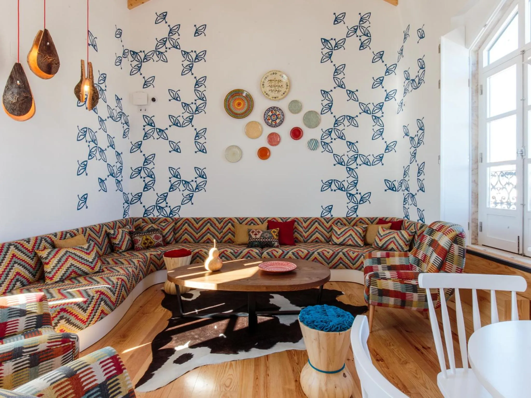 Communal lounge/ TV room in Heaven Inn Suites & Terrace