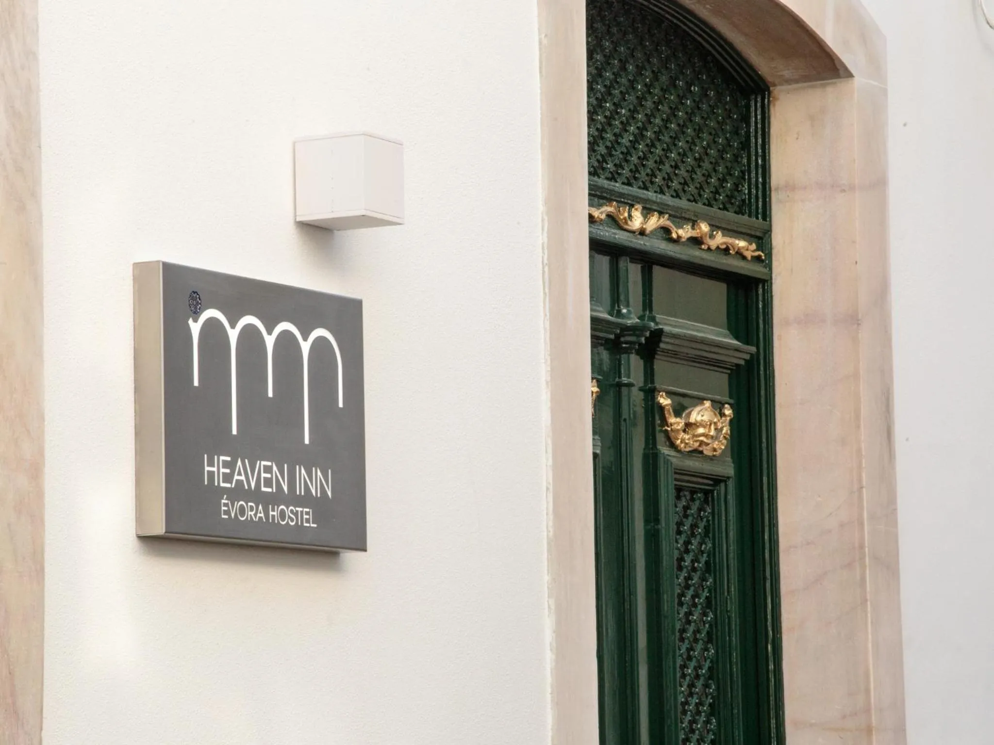 Facade/entrance in Heaven Inn Suites & Terrace