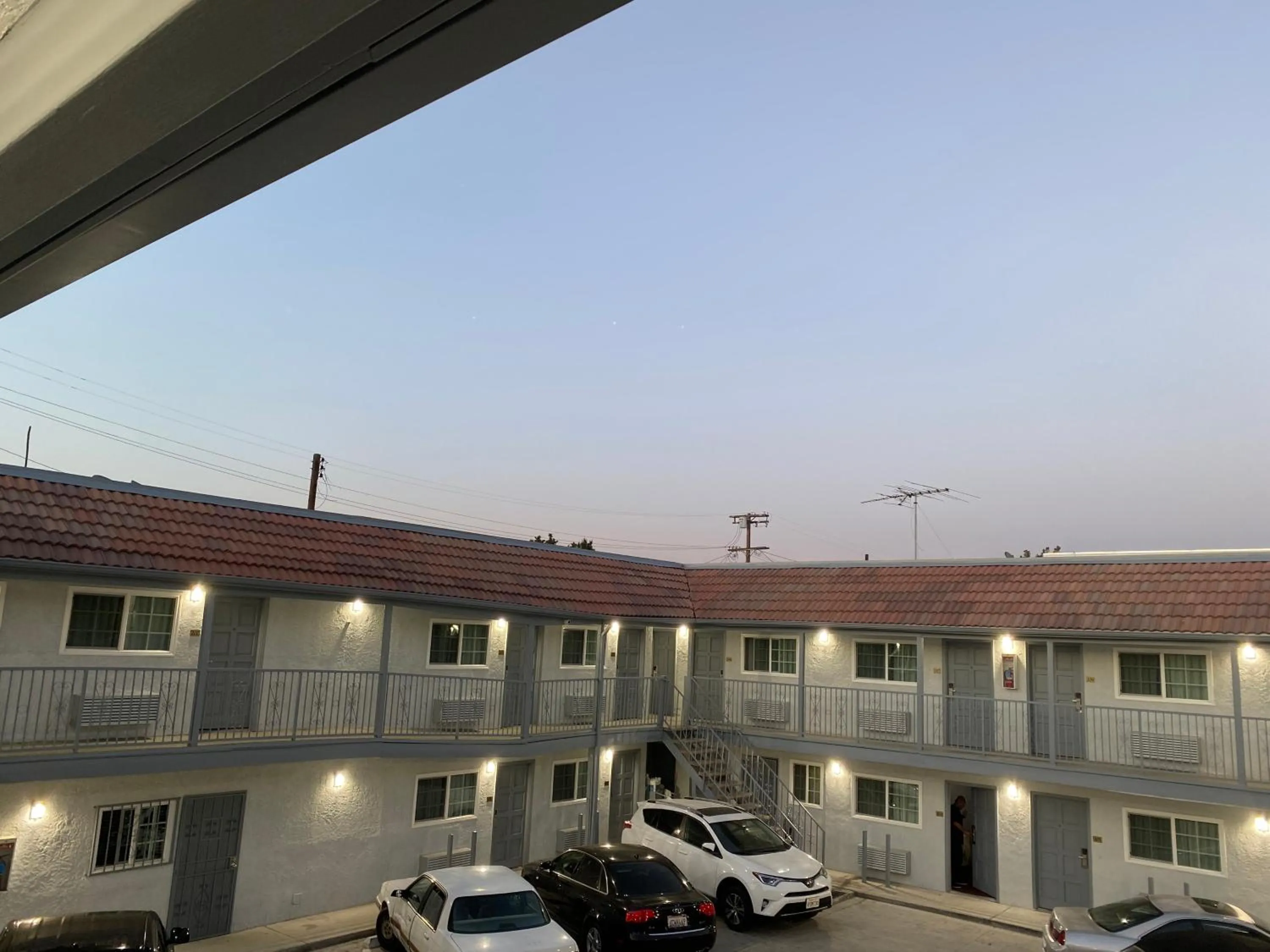 Golden West Manor Motel