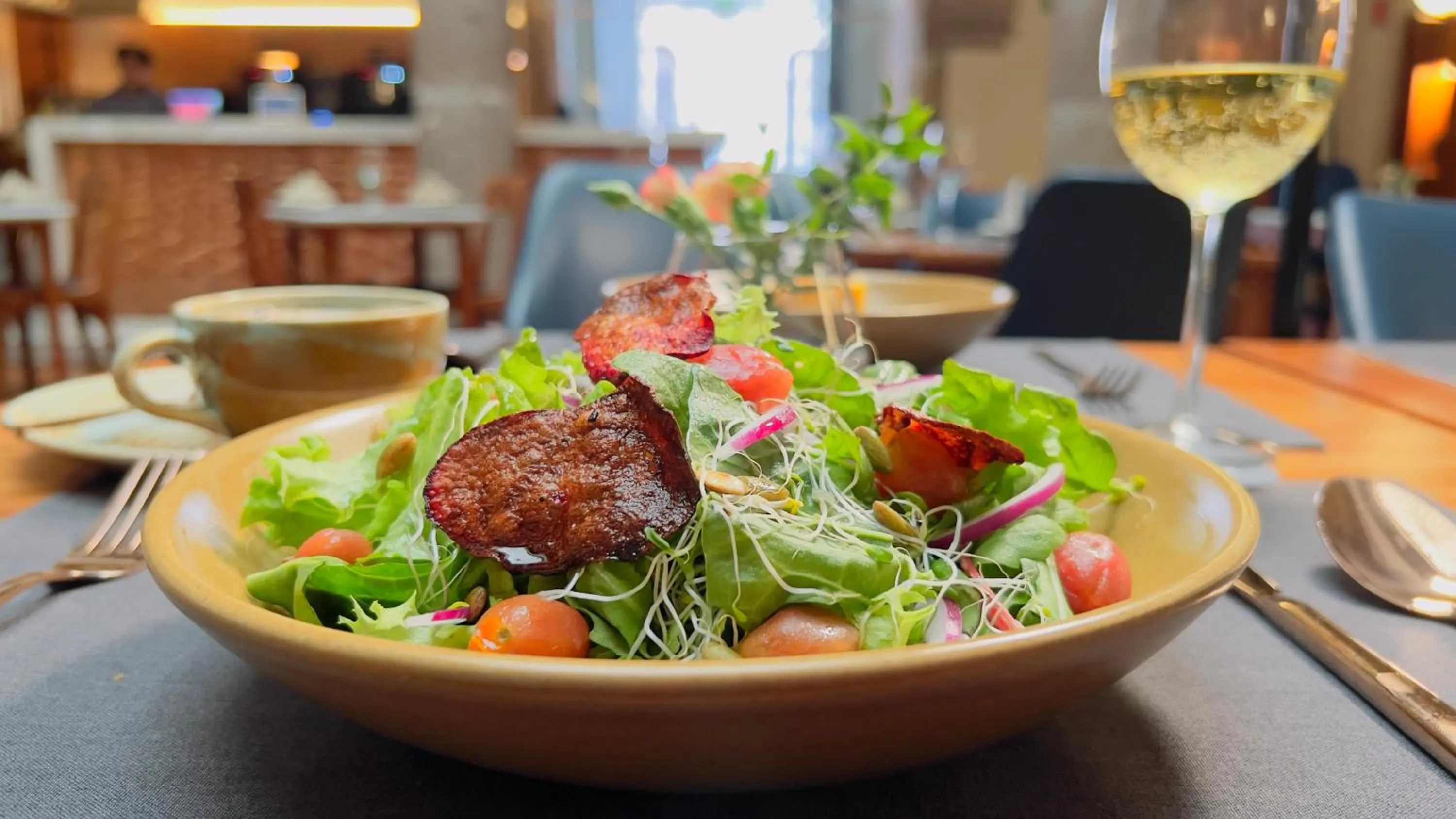 Restaurant/places to eat in Hotel Herencia By Hosting House