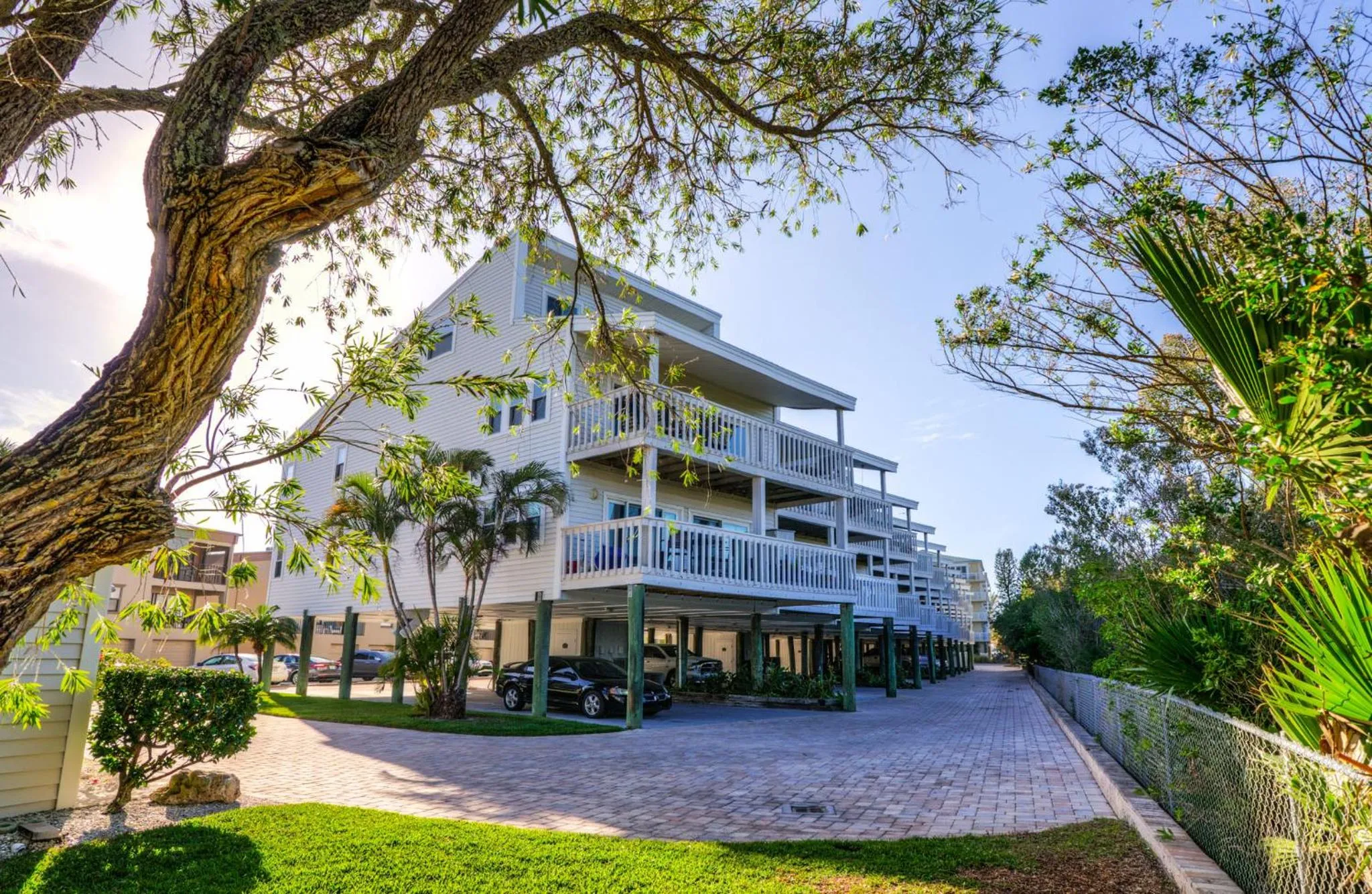 Facade/entrance in Intercoastal Beach Suite