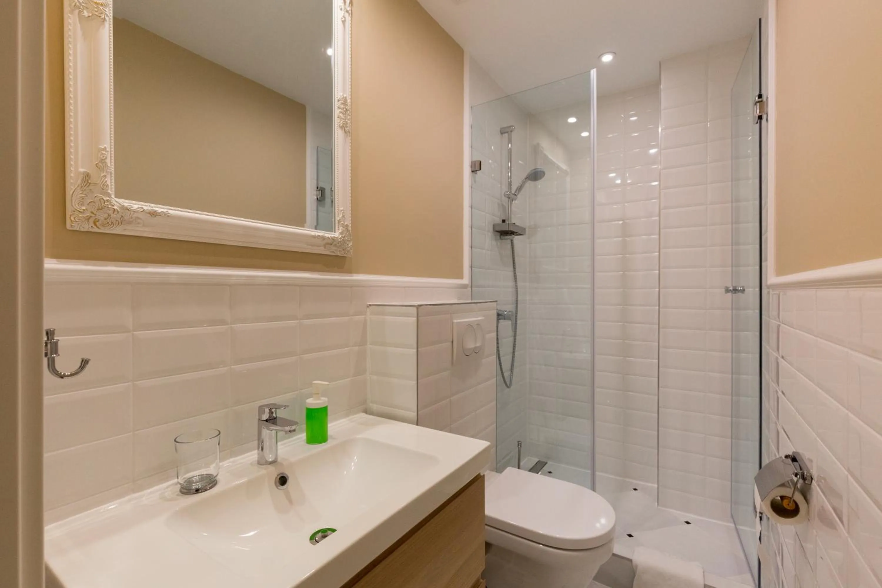 Bathroom in Roland Apartments