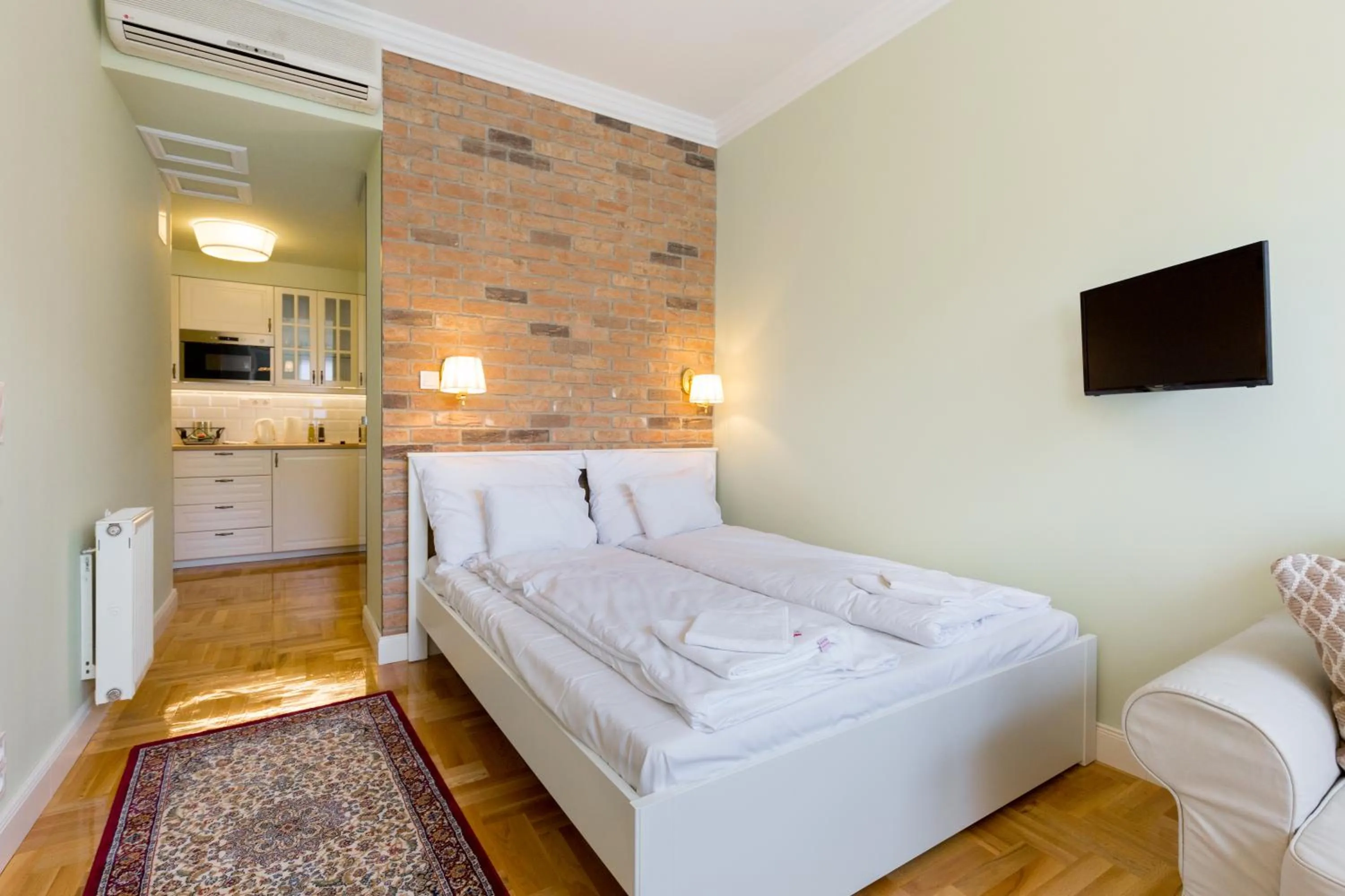 Photo of the whole room in Roland Apartments