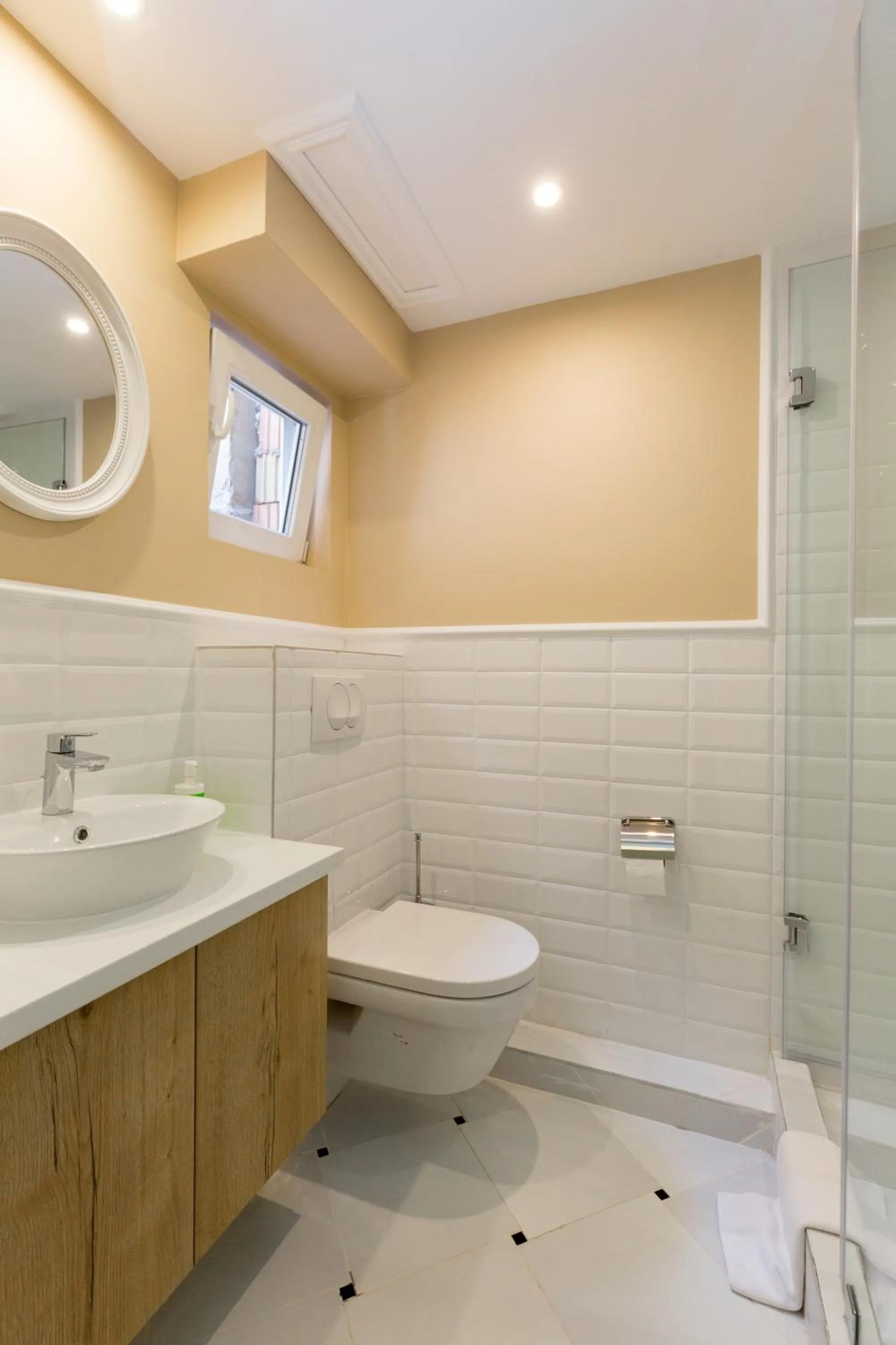 Bathroom in Roland Apartments