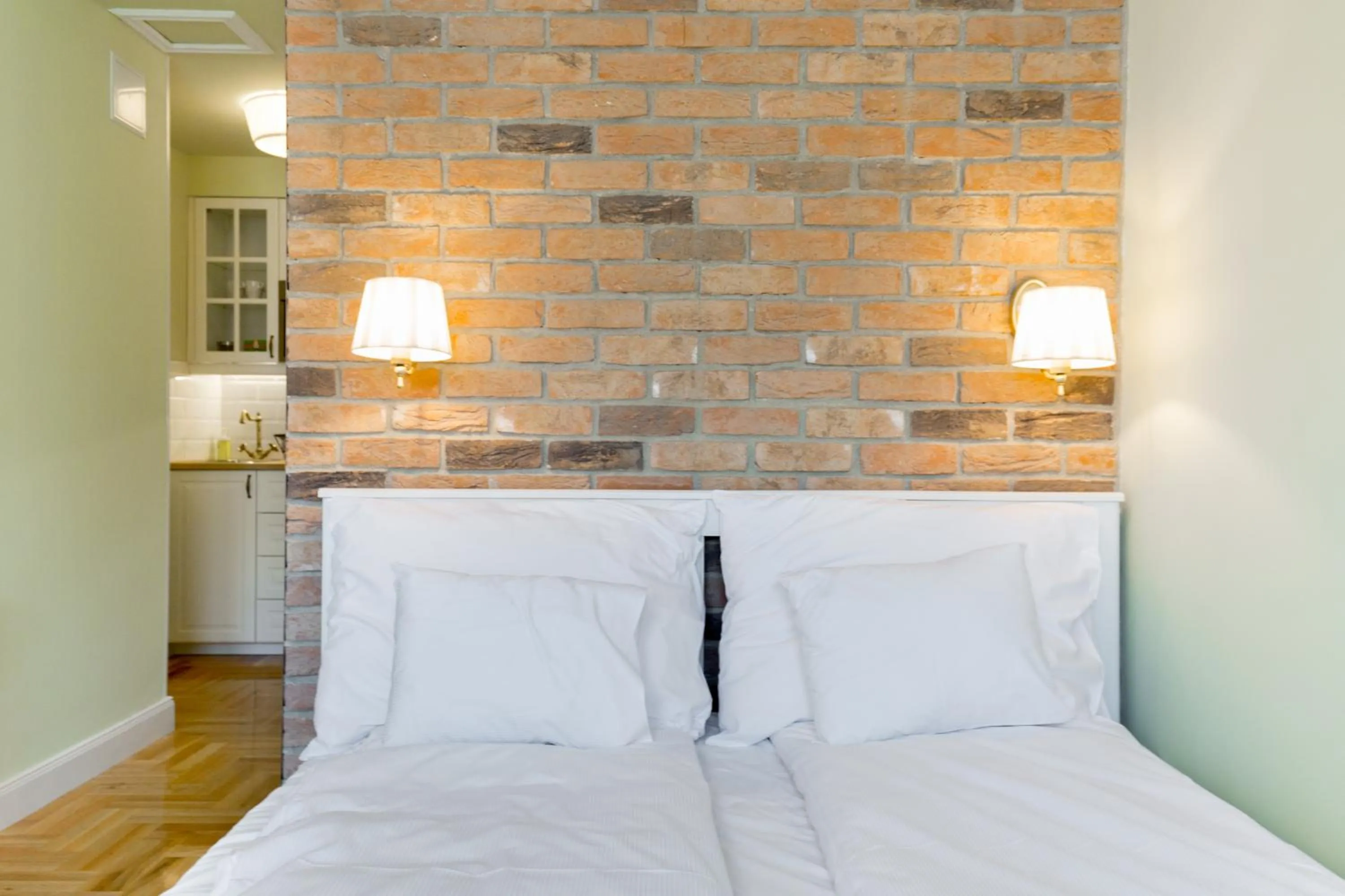 Photo of the whole room in Roland Apartments