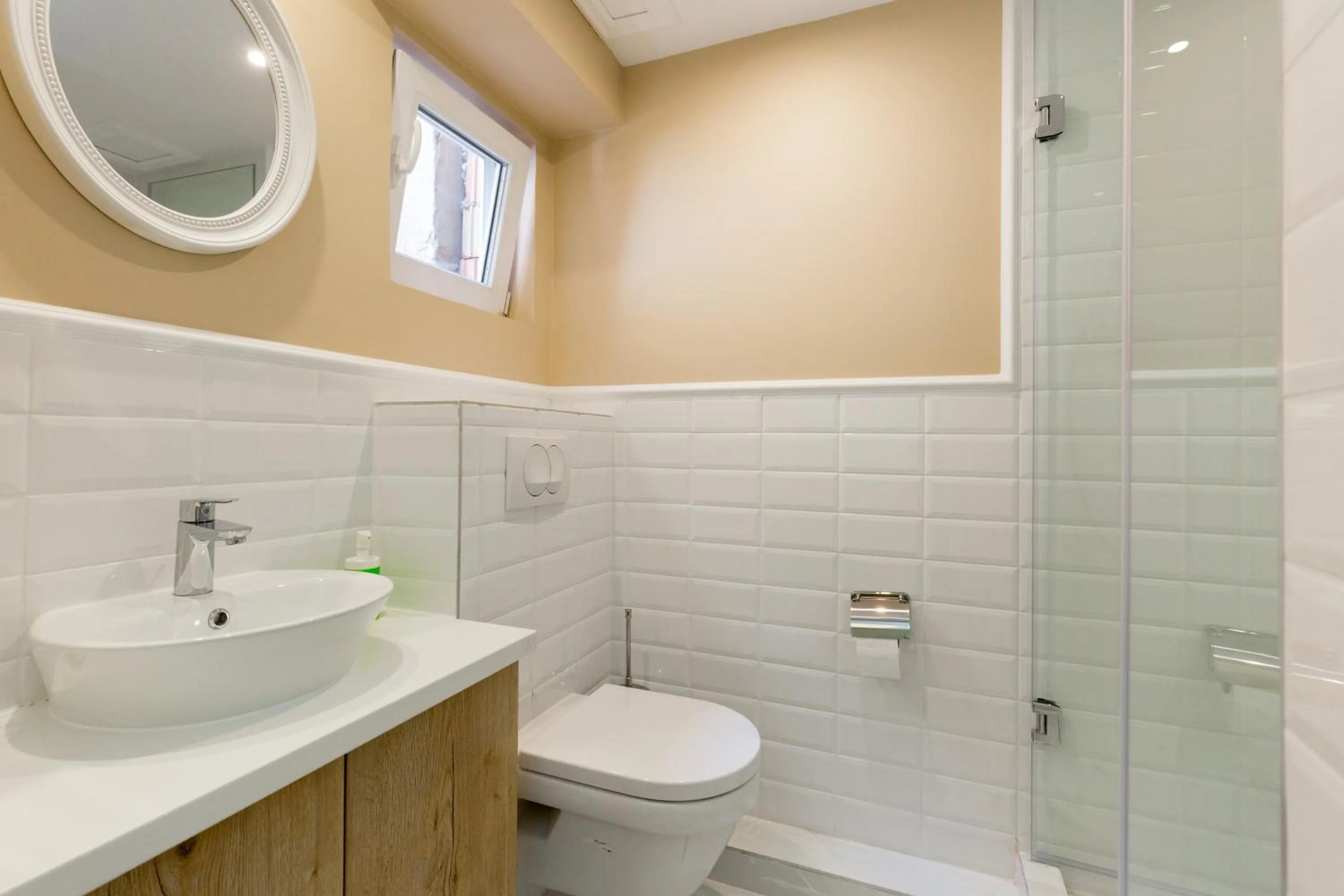 Bathroom in Roland Apartments