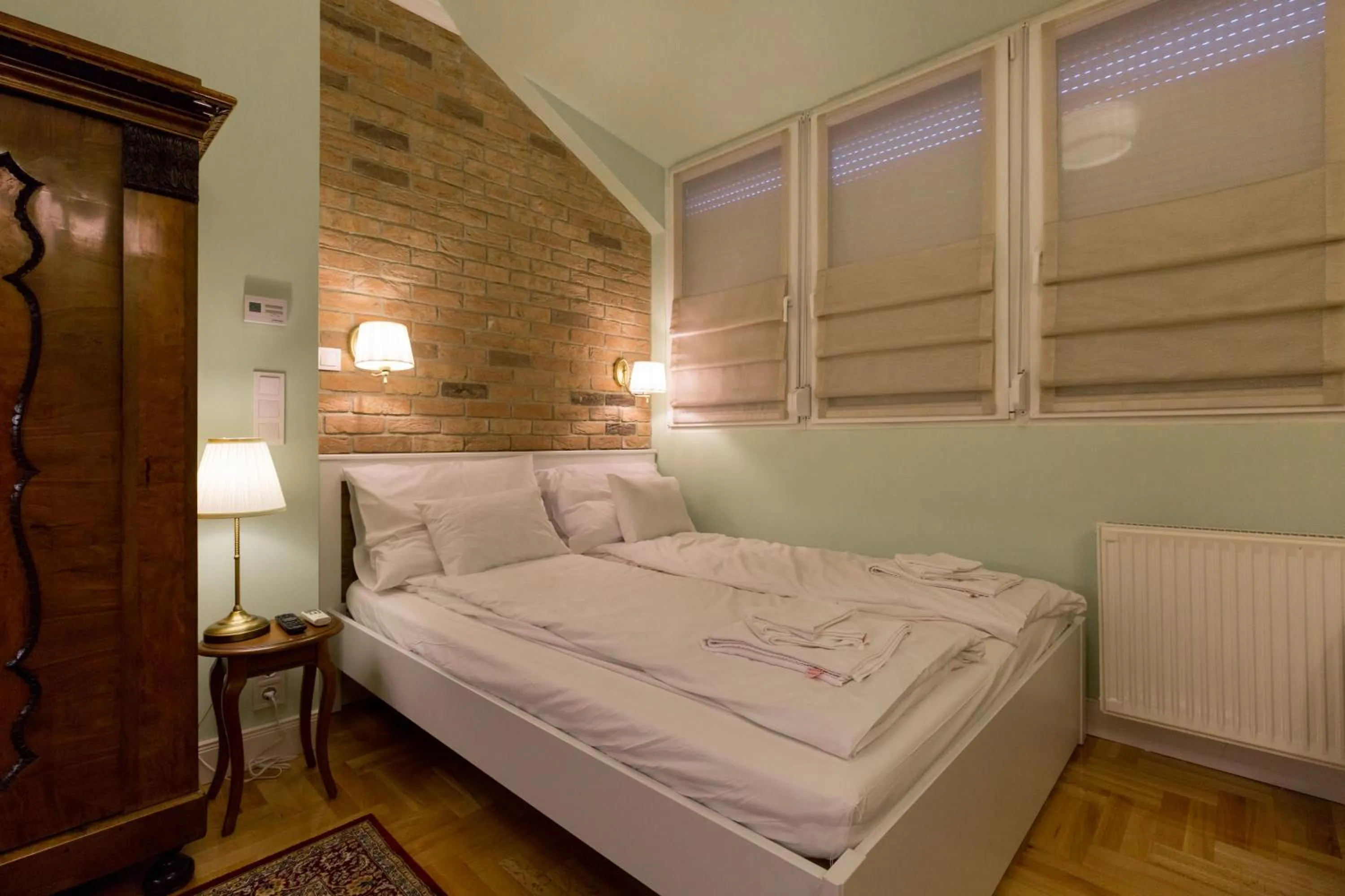 Decorative detail in Roland Apartments