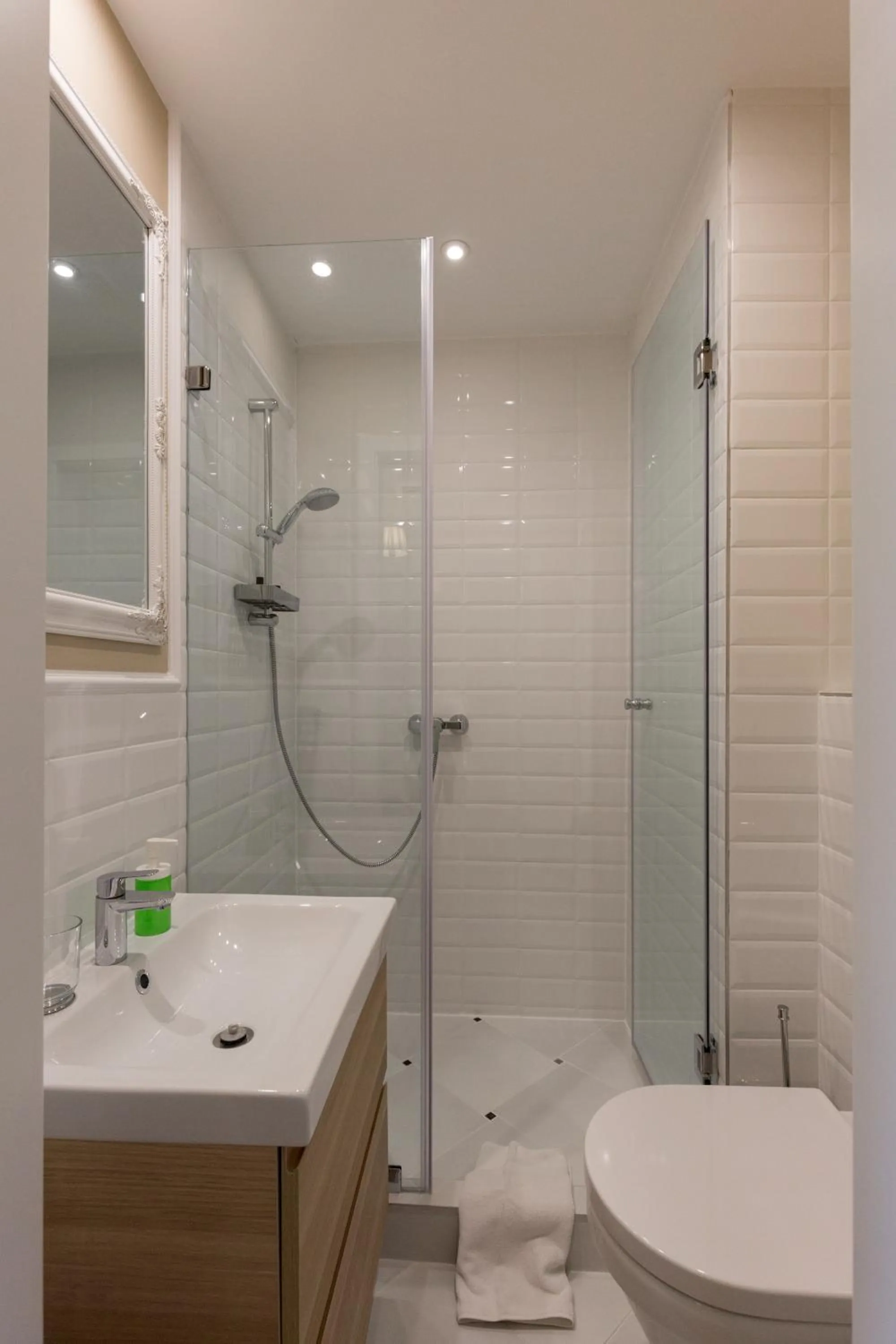 Bathroom in Roland Apartments