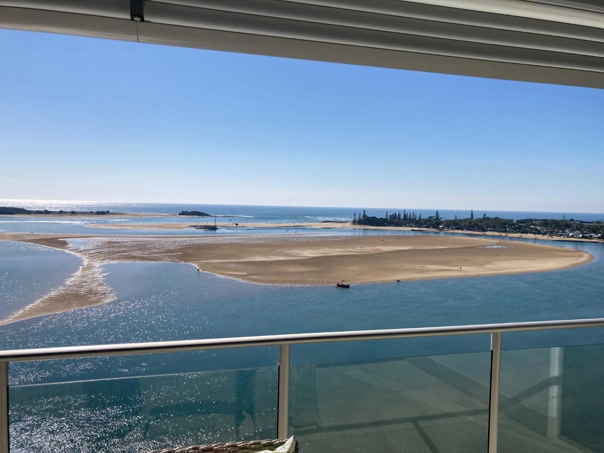 Natural landscape in Waves Maroochy River