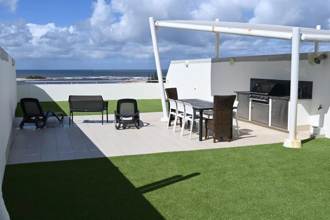 Natural landscape in Waves Maroochy River