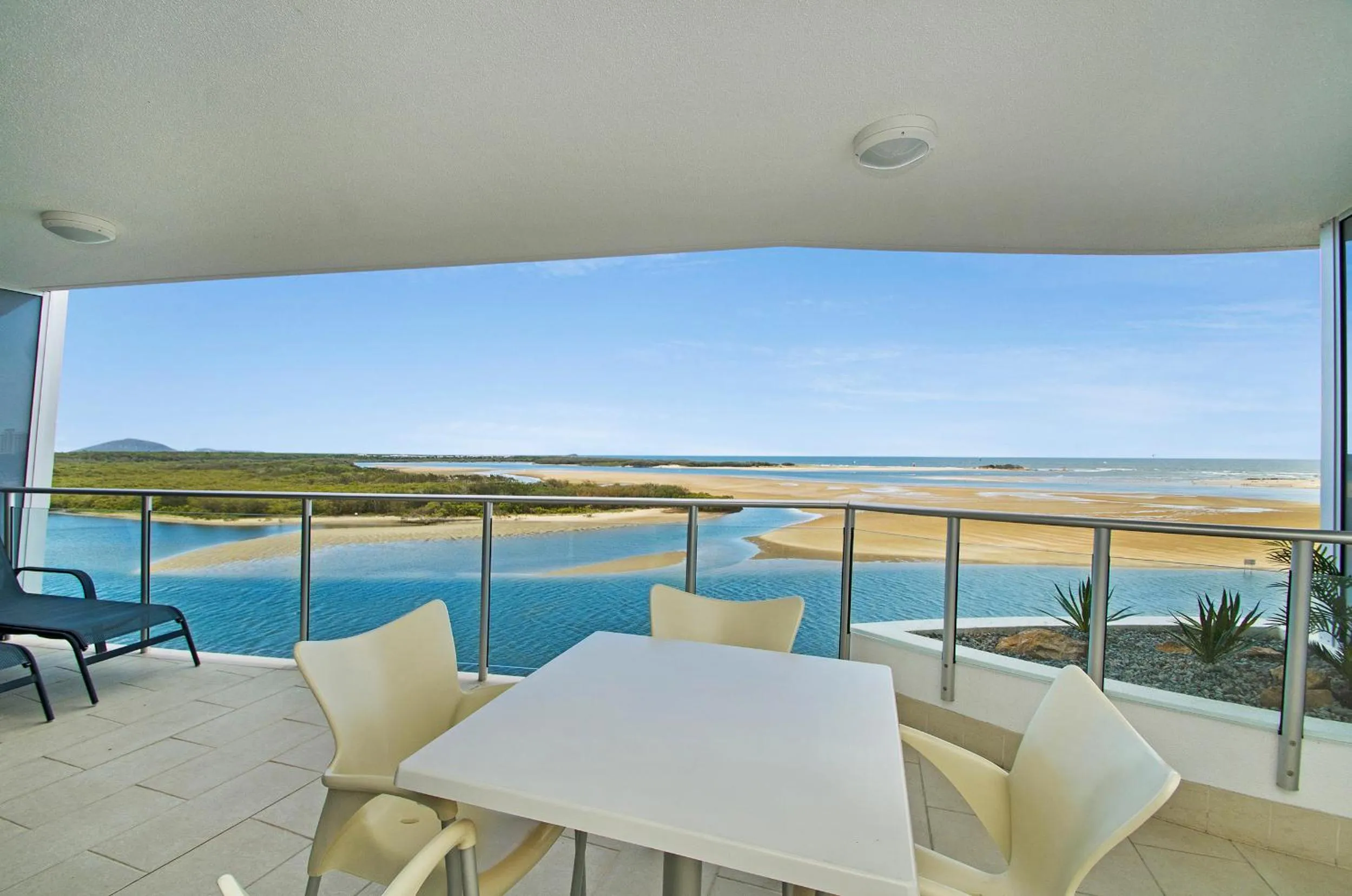 Balcony/Terrace in Waves Maroochy River