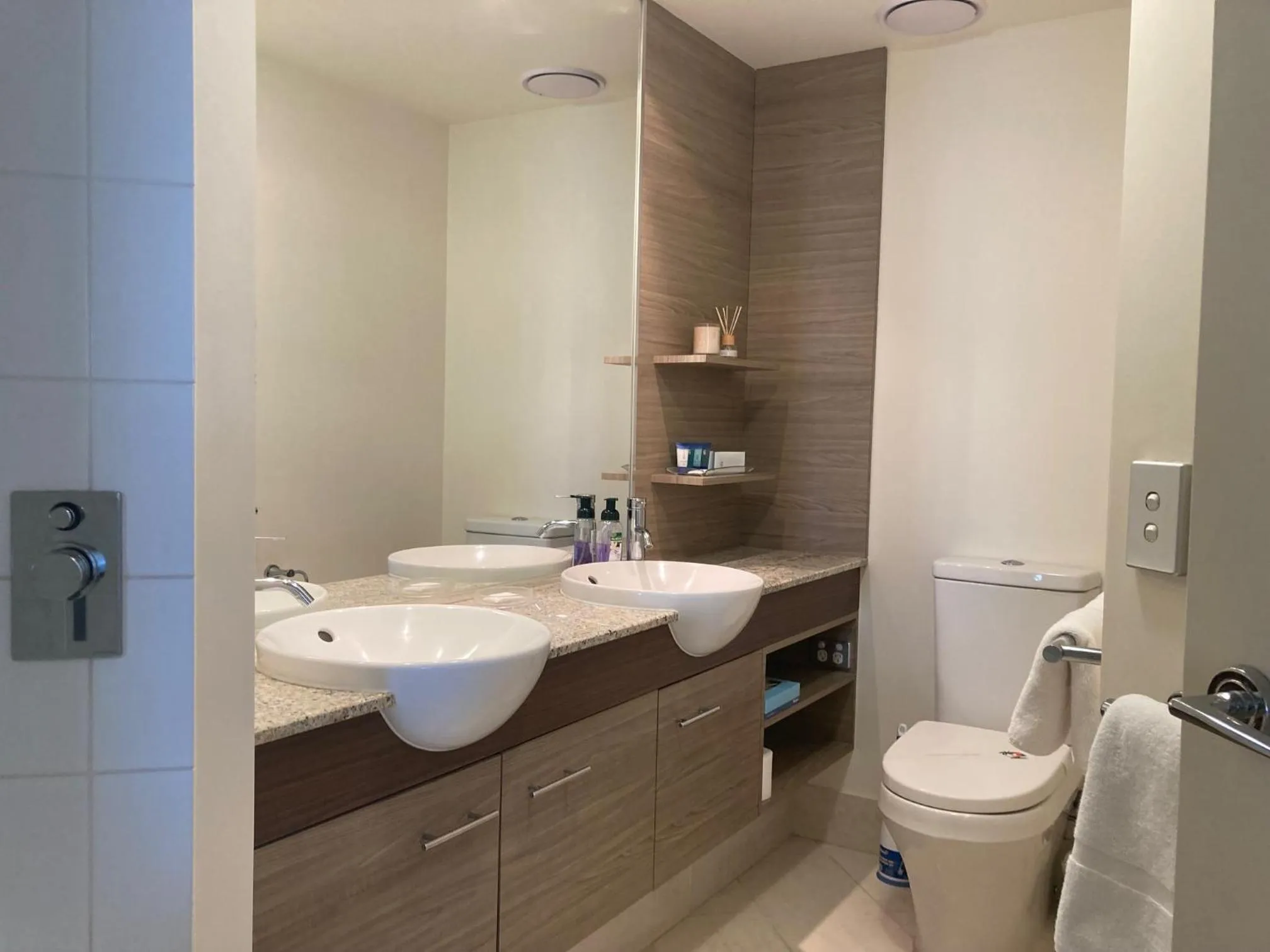 Bathroom in Waves Maroochy River