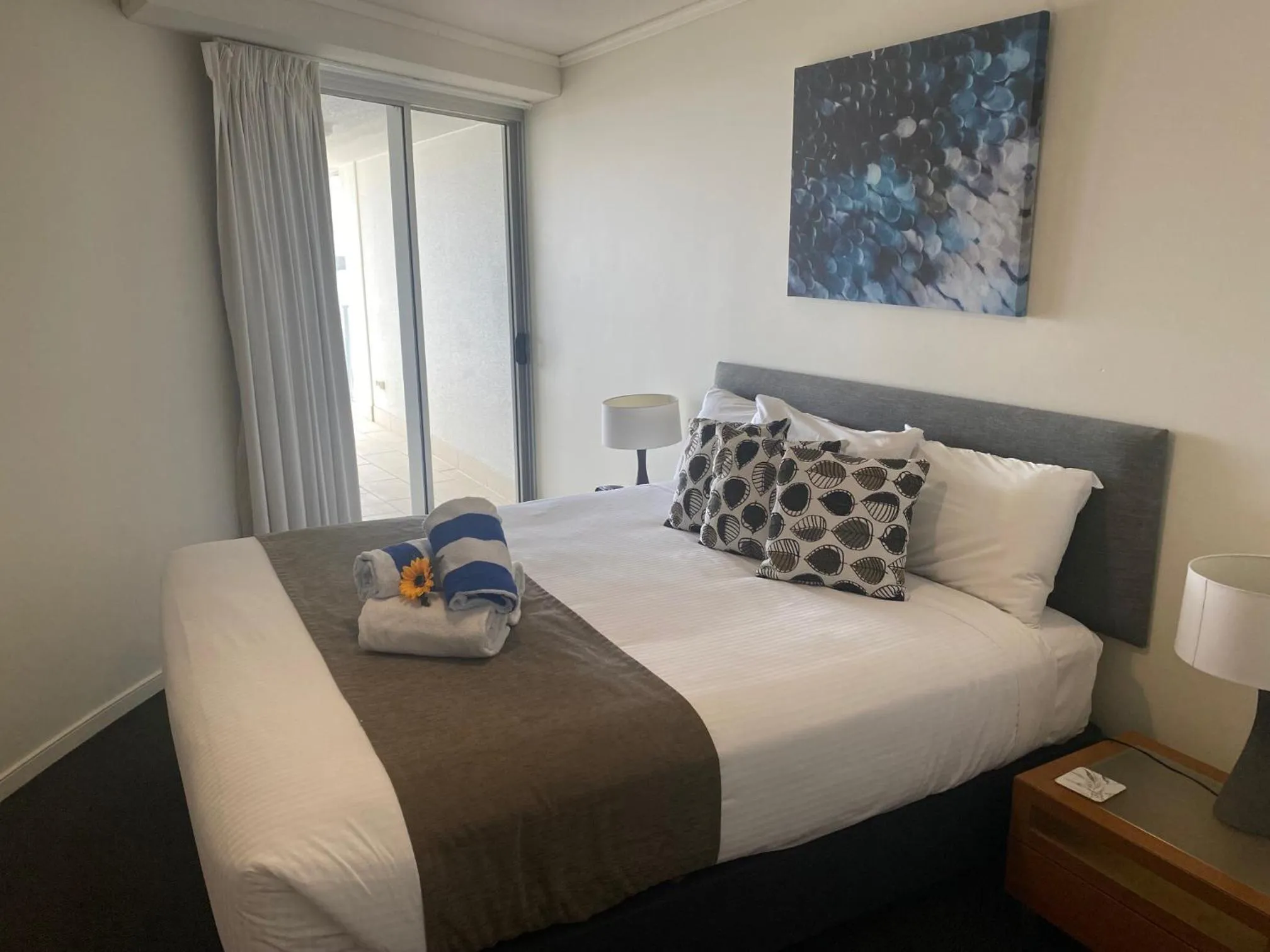 Bedroom, Bed in Waves Maroochy River