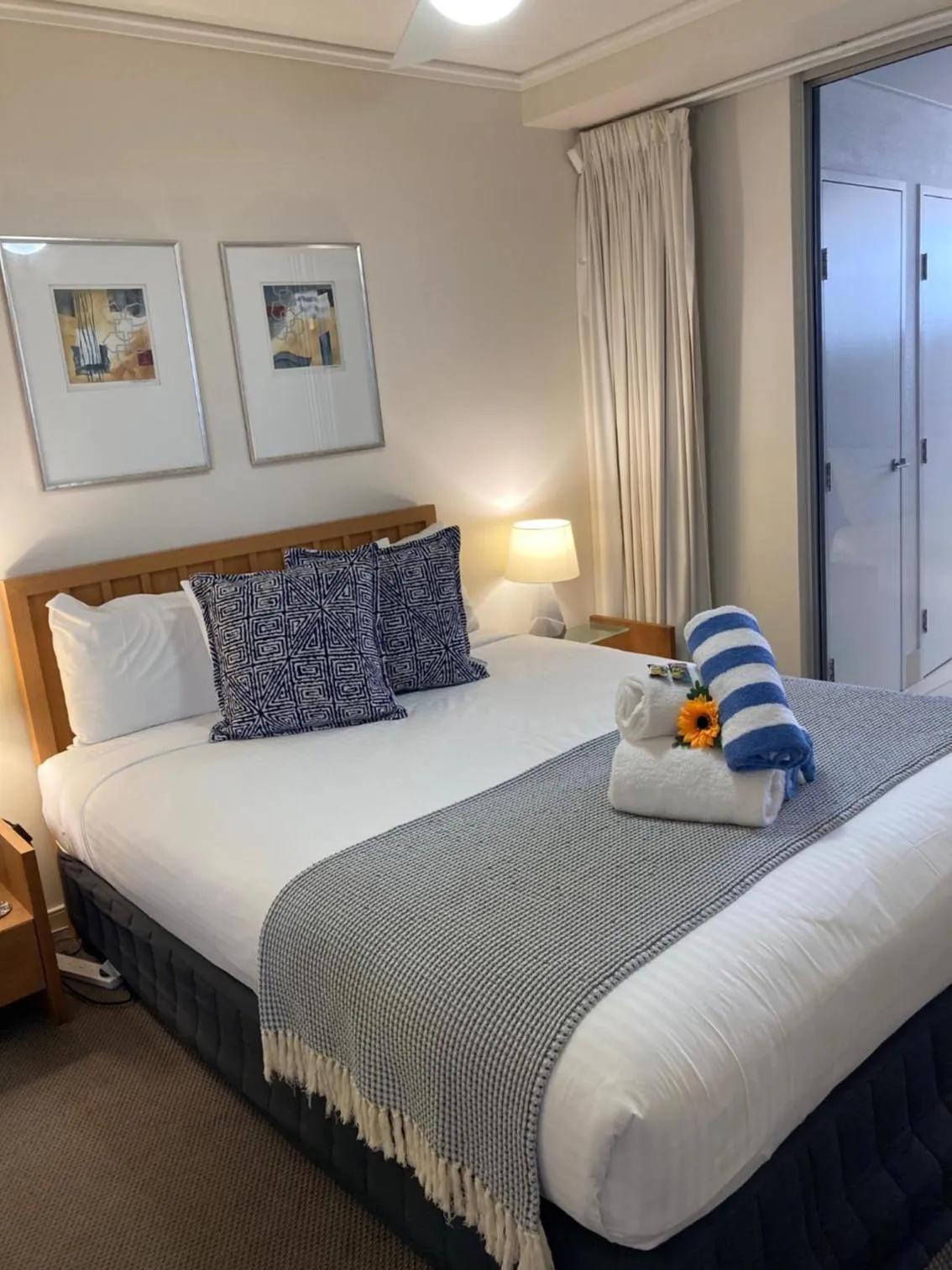 Photo of the whole room, Bed in Waves Maroochy River