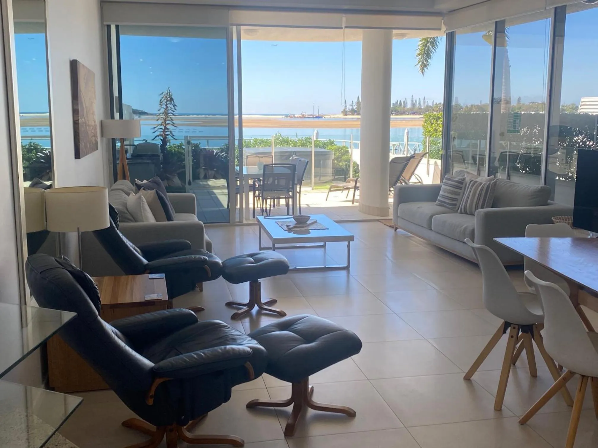 Living room in Waves Maroochy River