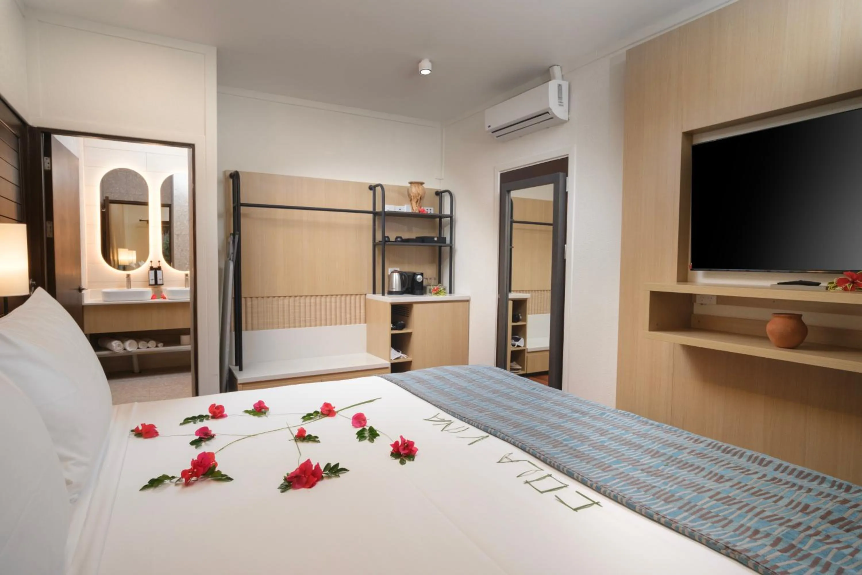 Bed in Yatule Resort & Spa