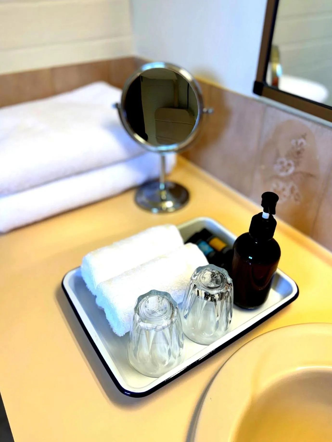 Bathroom, Bed in Hepburn Springs Motor Inn