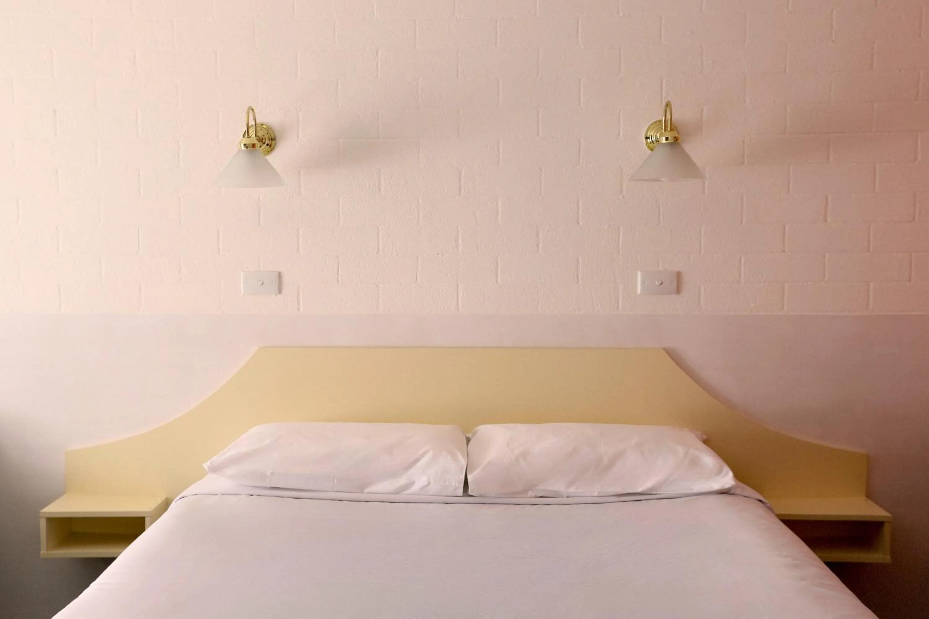 Bed in Hepburn Springs Motor Inn