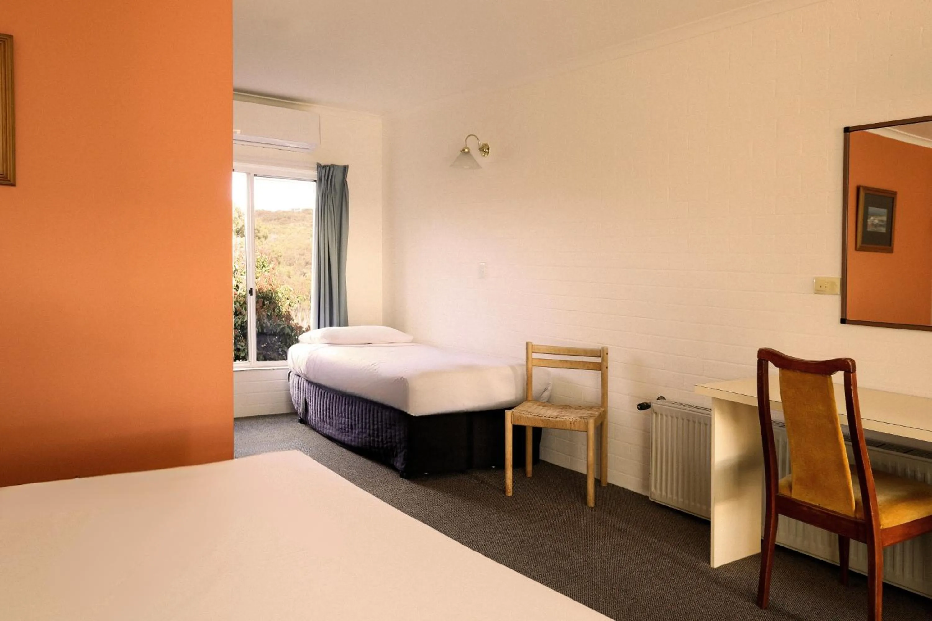 Bedroom, Bed in Hepburn Springs Motor Inn