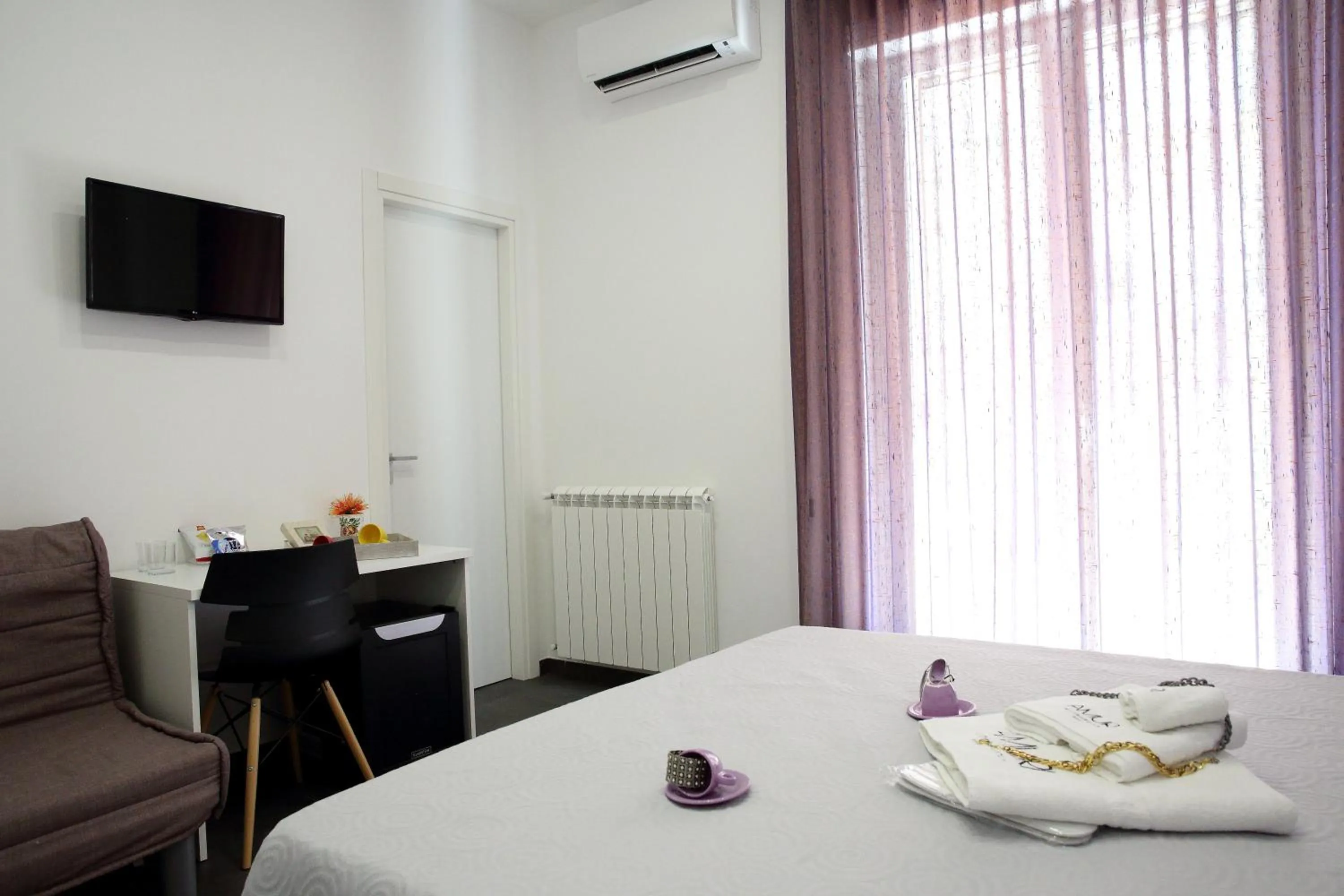 Photo of the whole room in Amuri Room&Suite