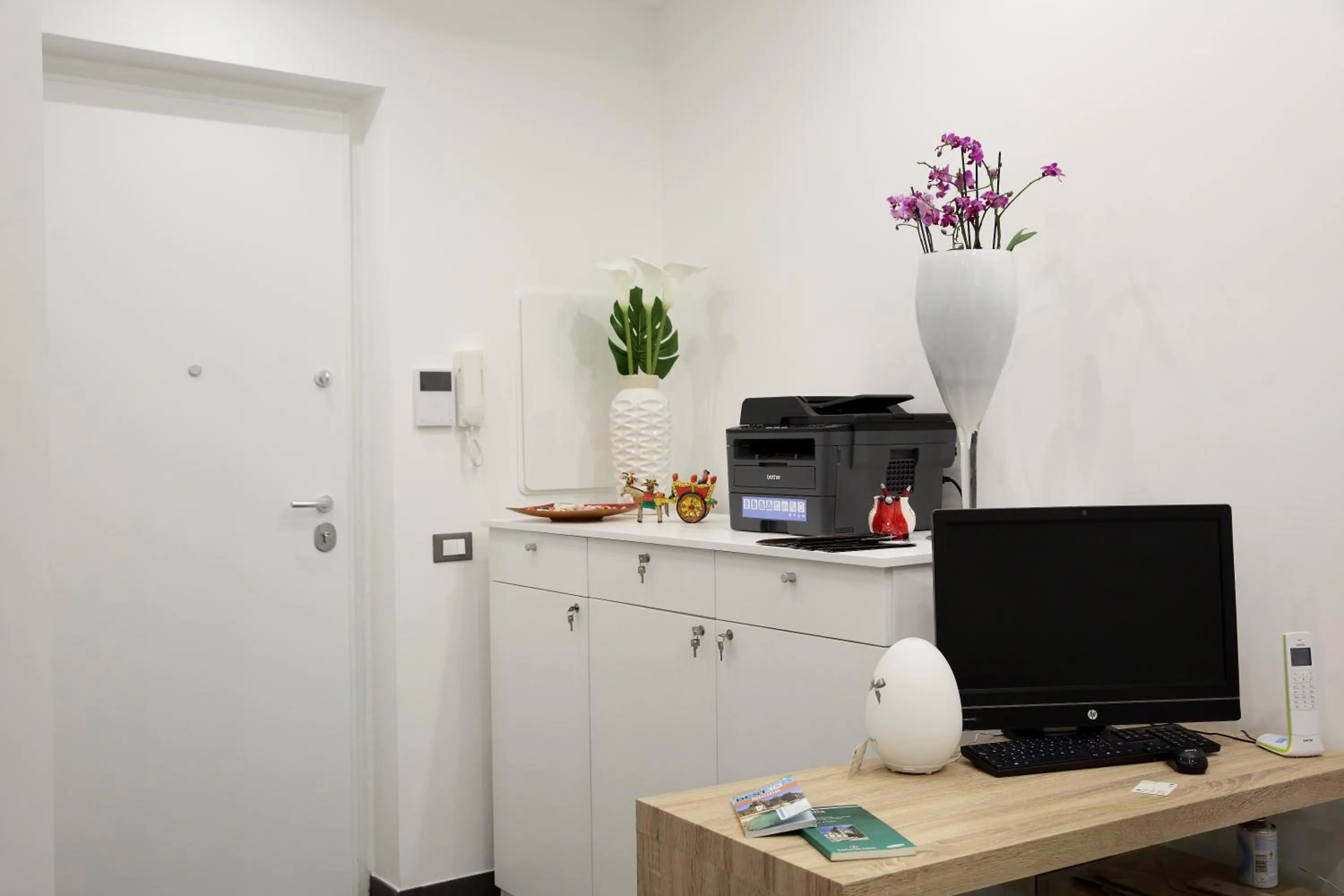 Lobby or reception in Amuri Room&Suite