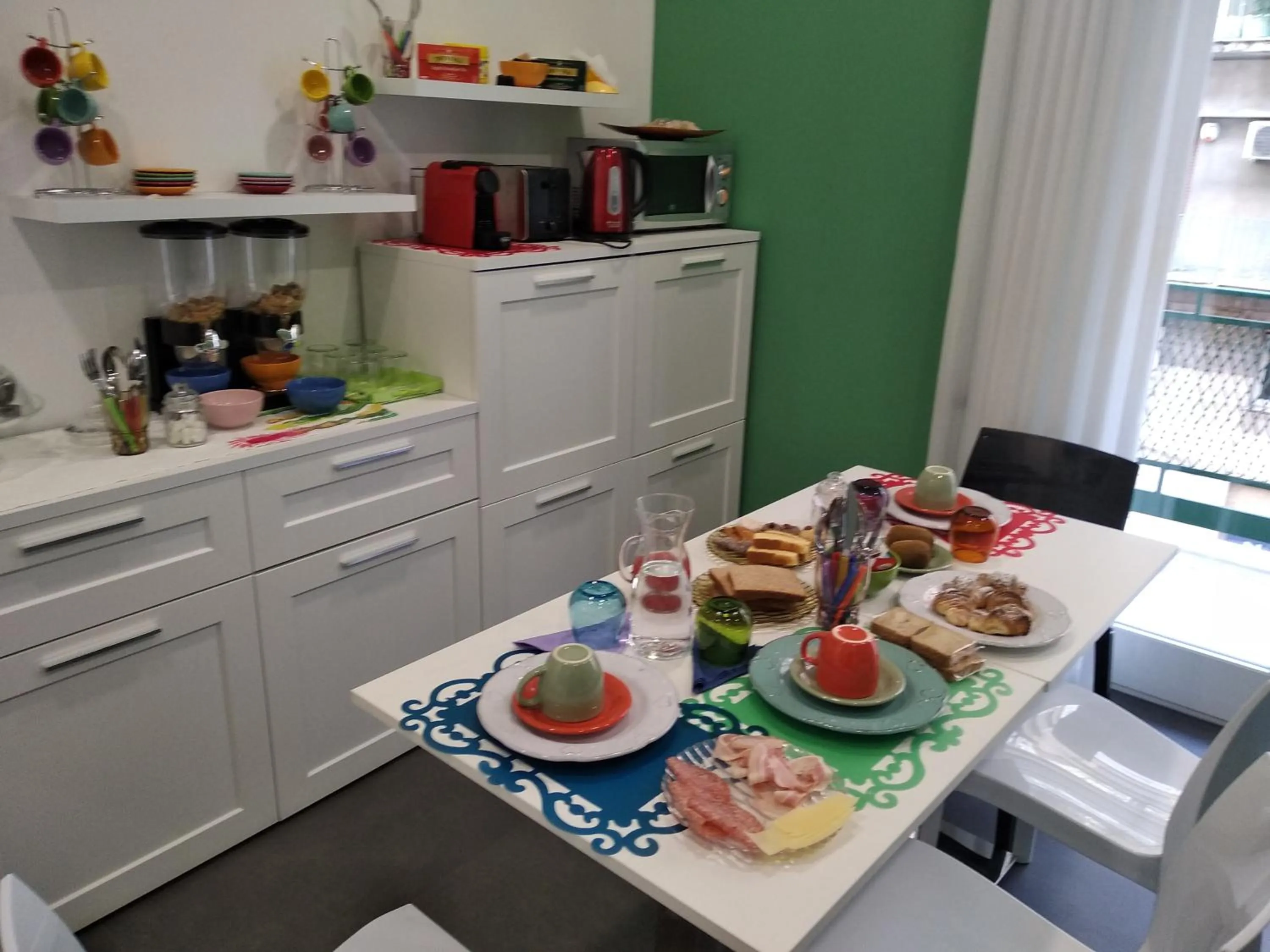 Coffee/tea facilities in Amuri Room&Suite