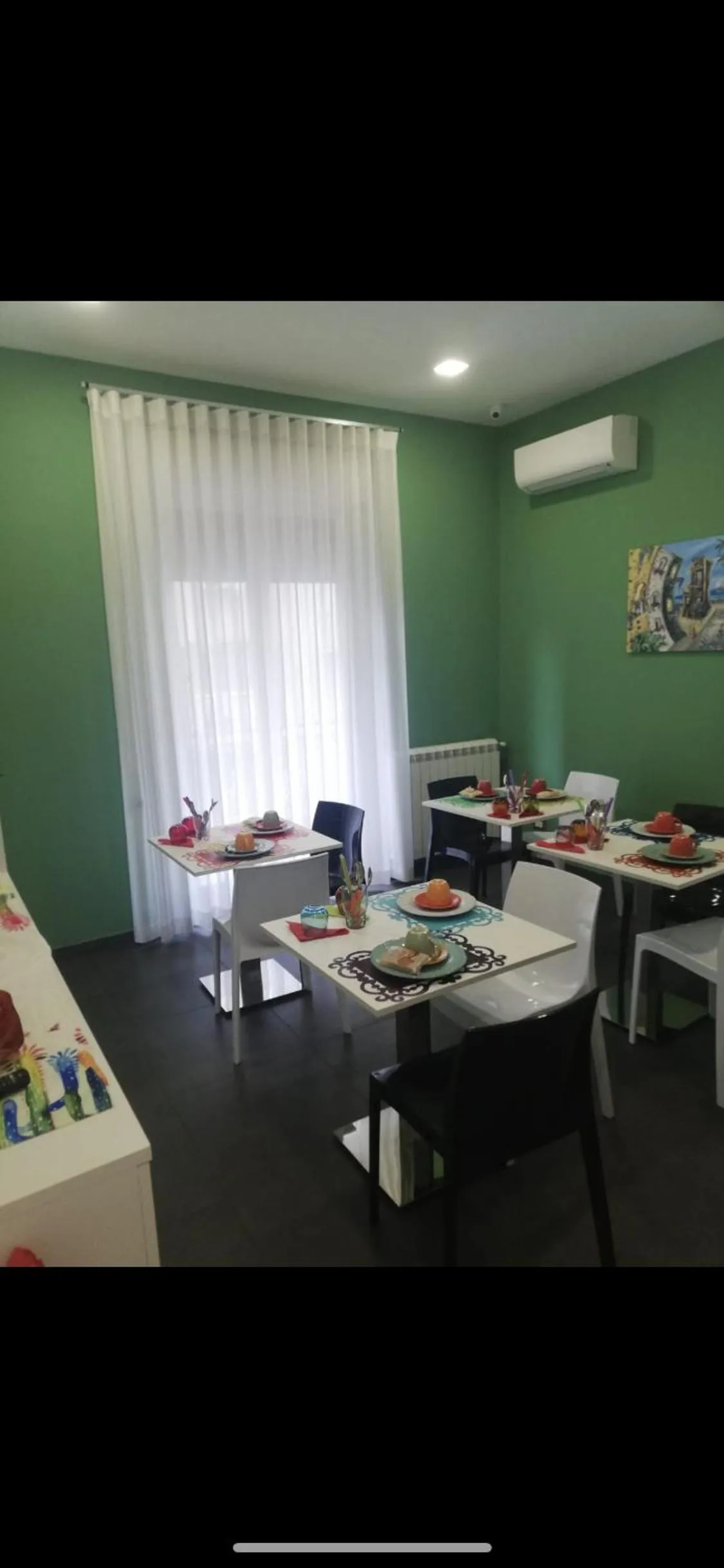 Food and drinks in Amuri Room&Suite