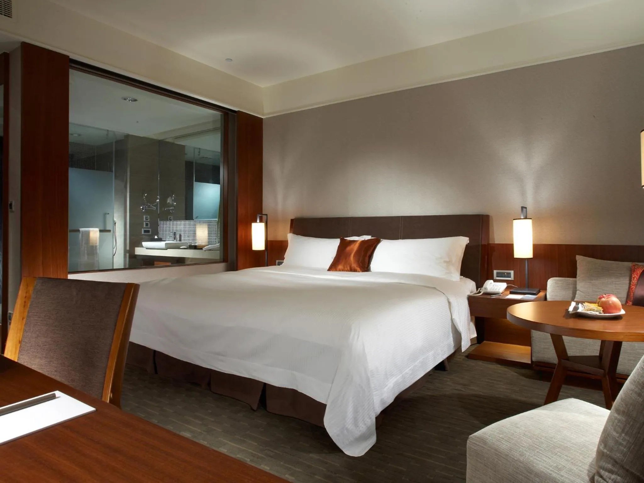 Photo of the whole room, Bed in Silks Place Yilan