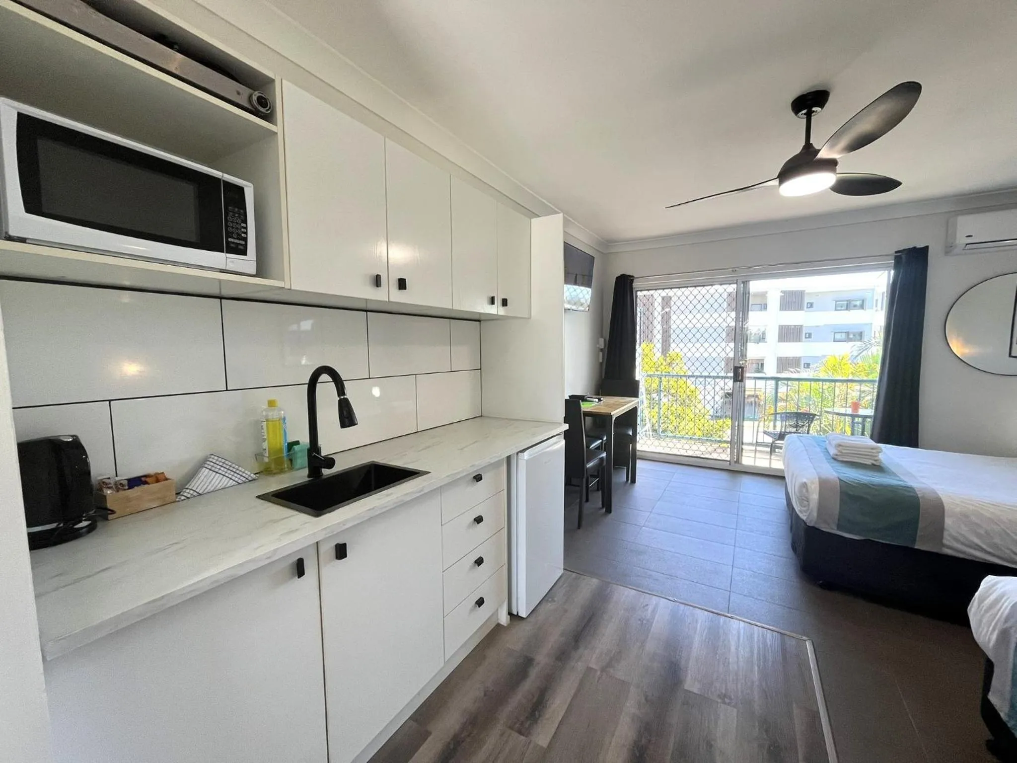 Bed in Broadwater Keys Holiday Apartments