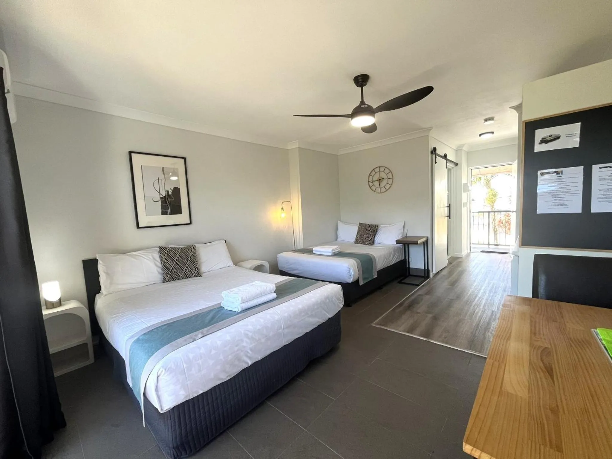 Bed in Broadwater Keys Holiday Apartments