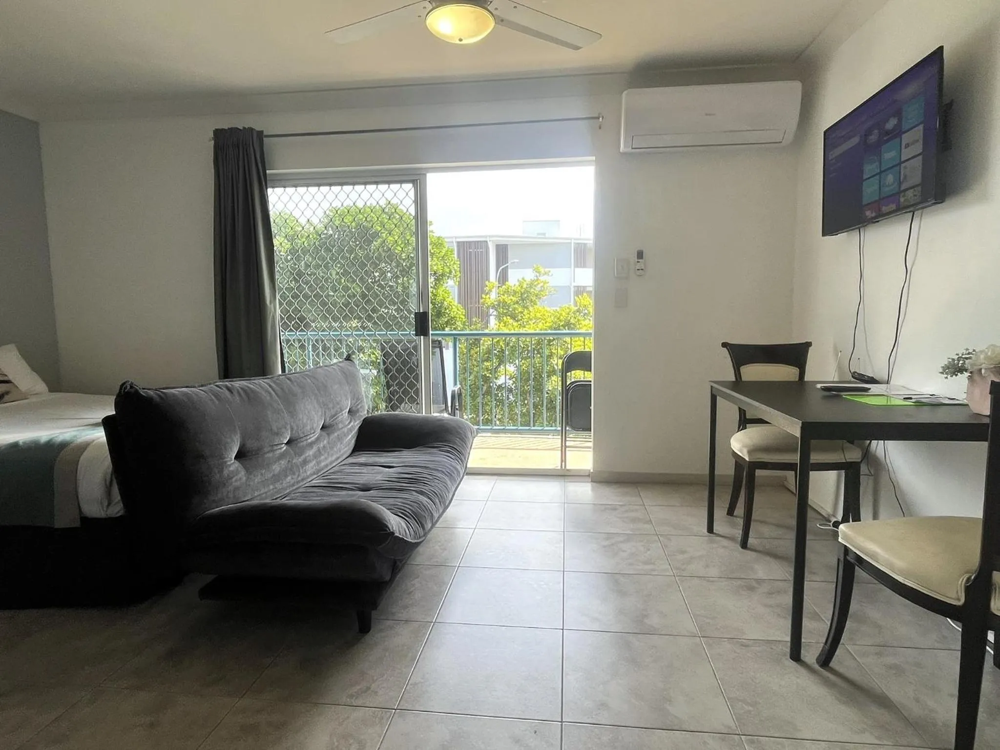 Bed in Broadwater Keys Holiday Apartments