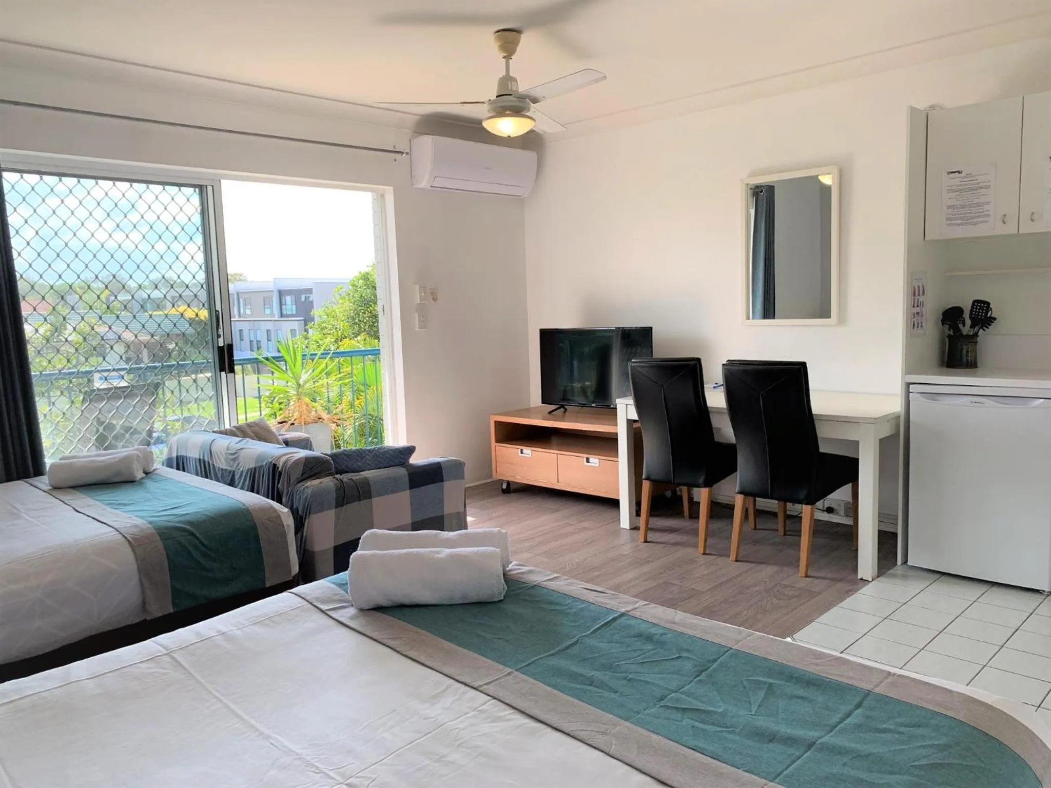 Bed in Broadwater Keys Holiday Apartments