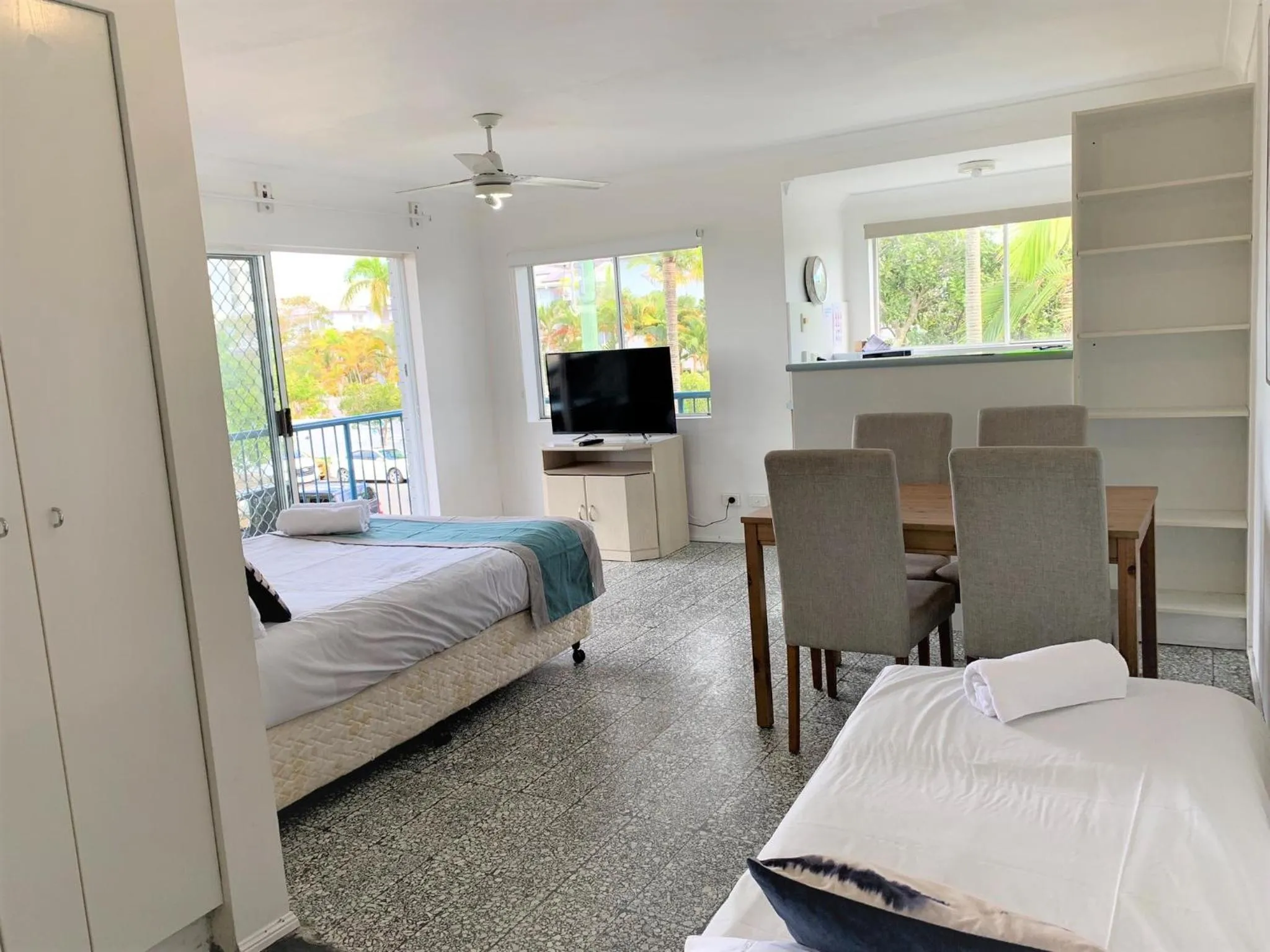 Bed in Broadwater Keys Holiday Apartments