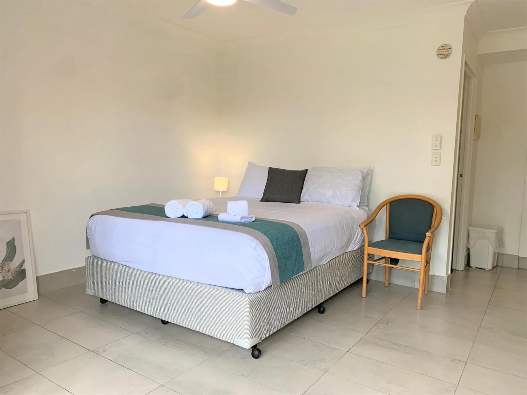 Bed in Broadwater Keys Holiday Apartments