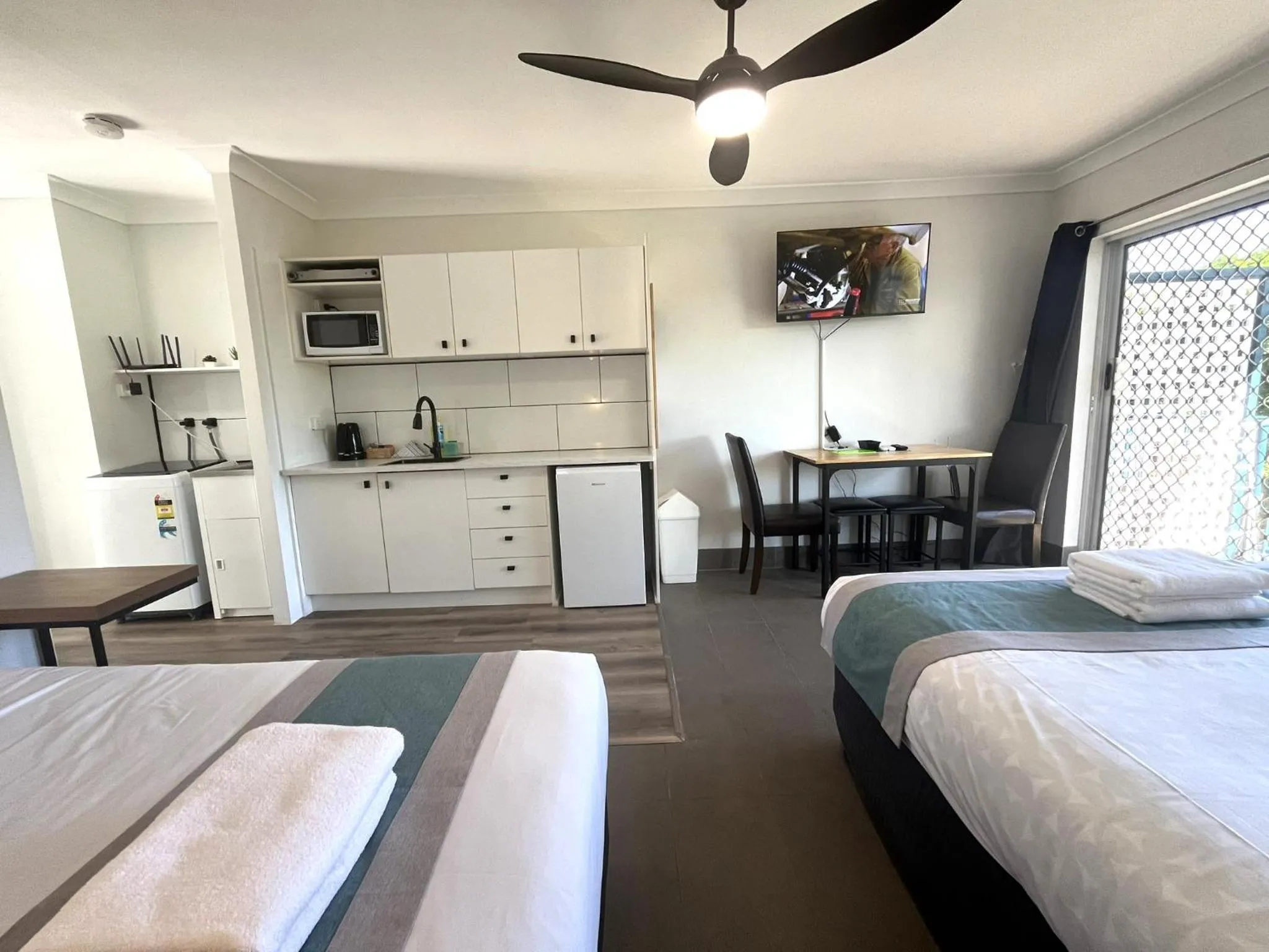 Bed in Broadwater Keys Holiday Apartments